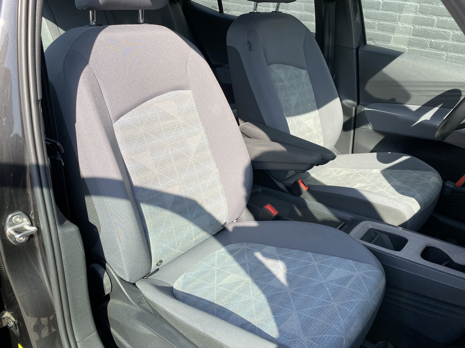 Volkswagen ID.3 Pure 45 kWh 150 pk | dealer onderhouden | navigatie | adapt. cruise | parkeersensoren | apple carplay