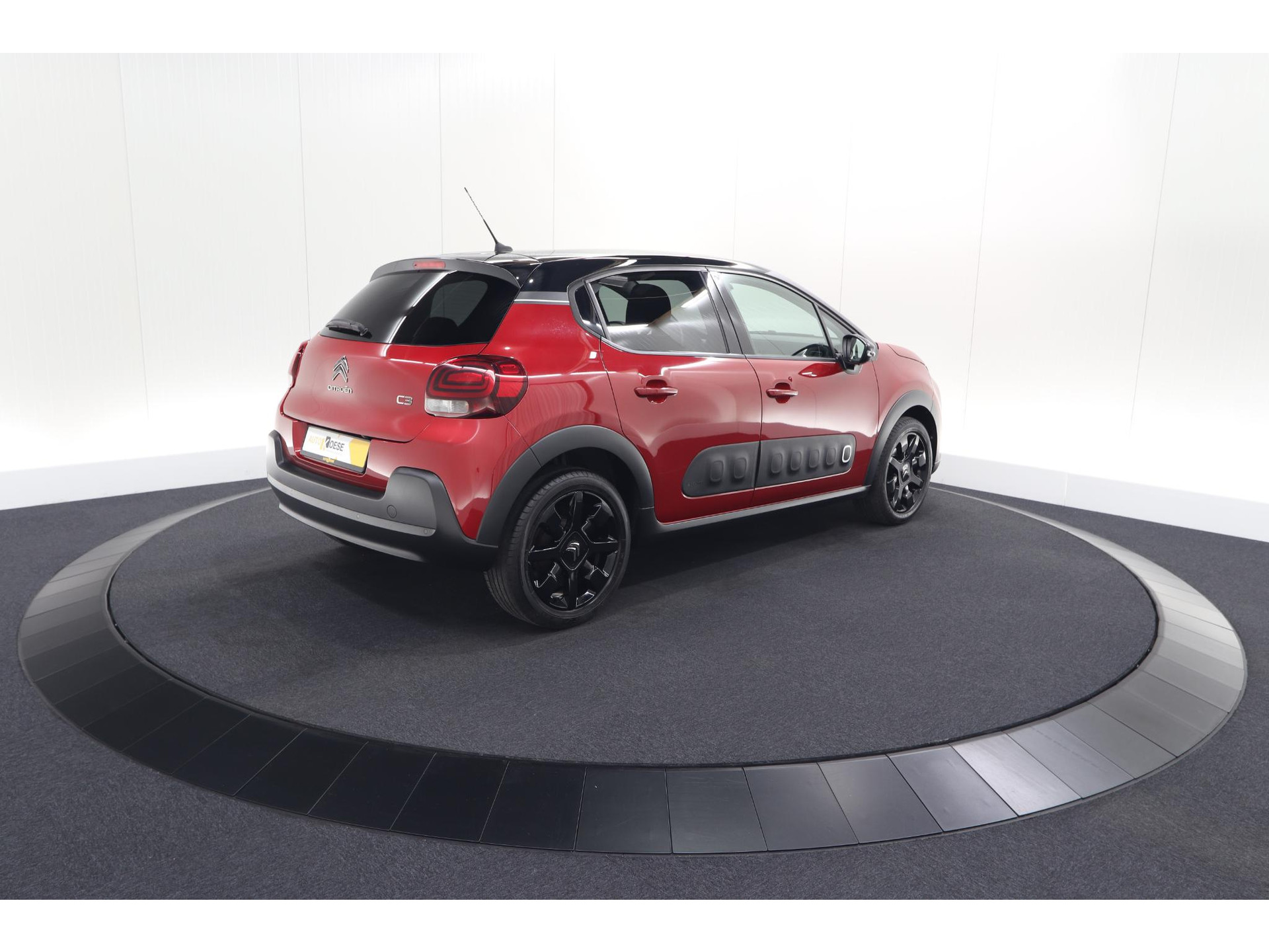 Citroen C3 PureTech 82 S&S Shine | Camera | Apple Carplay | Parkeersensoren | 16 Inch Velgen