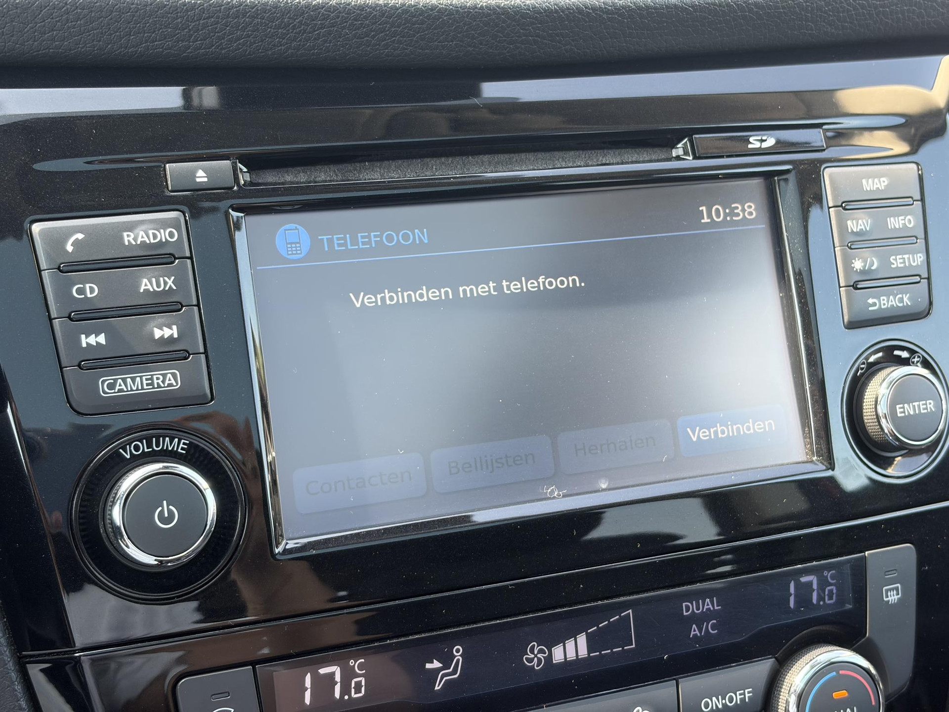 Nissan Qashqai 1.2 N-Connecta 360° Camera,Pano,Trekhaak,Navi,Clima,Cruise,Pdc V+A,Lm velgen,6 Bak,Dakrails,N.A.P,115pk,Apk tot 11-2026