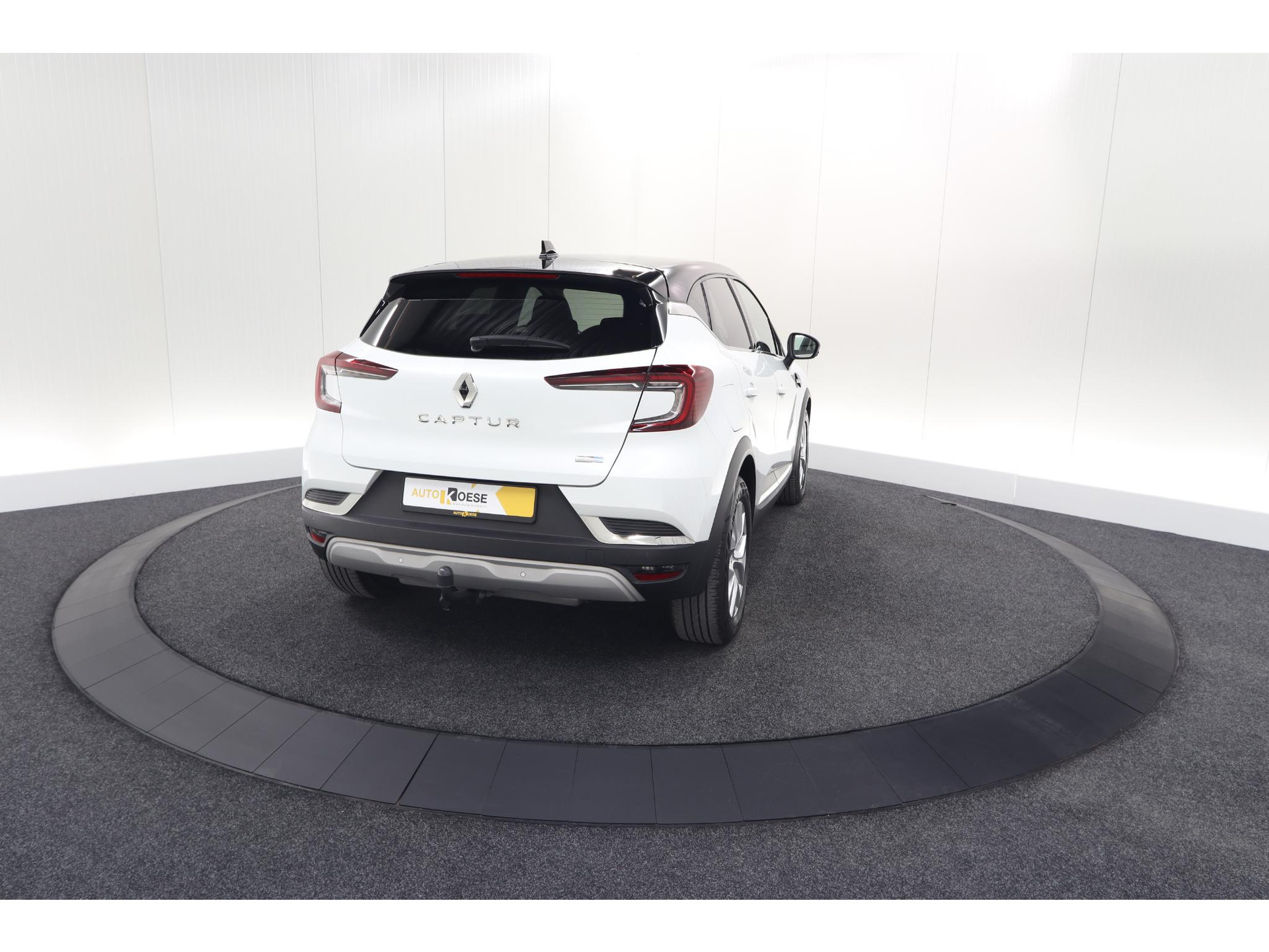 Renault Captur 1.6 E-Tech Plug-in Hybrid 160 Intens | Trekhaak | Camera | Adaptieve Cruise Control | Dodehoekdetectie
