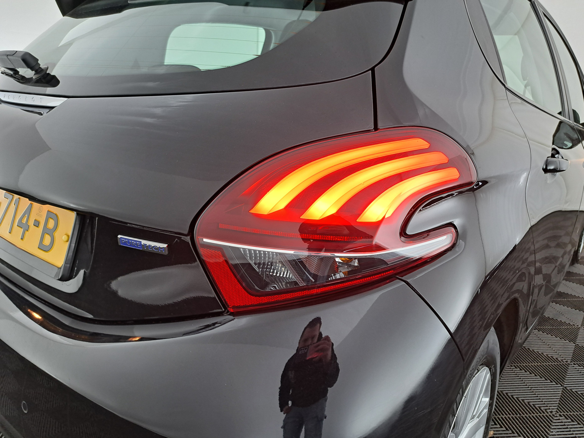 Peugeot 208 1.2 PureTech Blue Lion *AIRCO | NAVI-FULLMAP | COMFORT-SEATS | CRUISE | PDC*