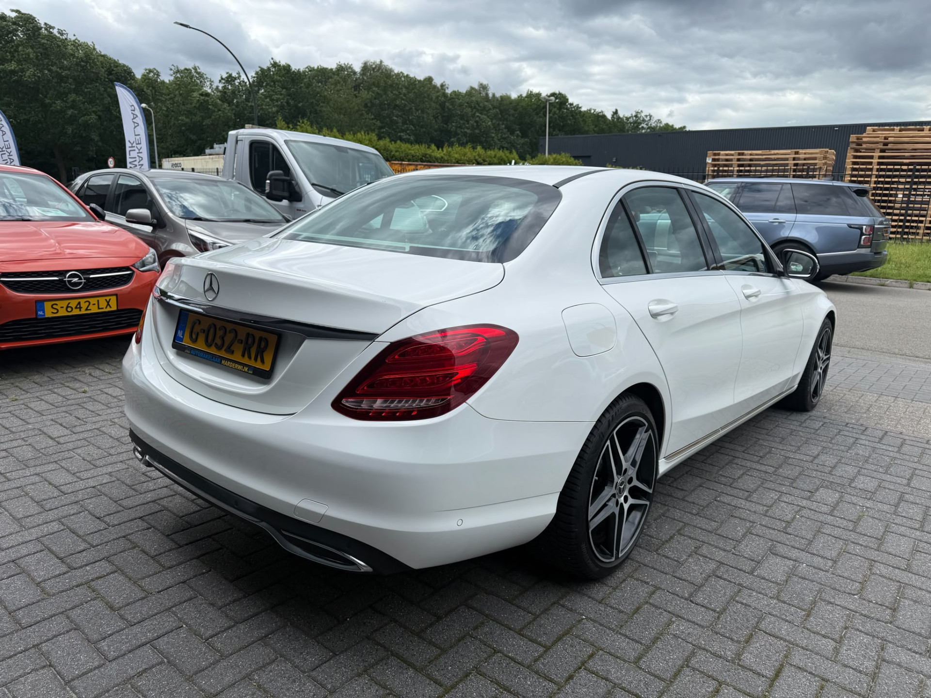Mercedes-Benz C-klasse 200 Premium Plus | 1E EIGENAAR | 3/6/12MND GARANTIE| LED | CRUISE | SFEER | STOELVERWM. | NAVI |