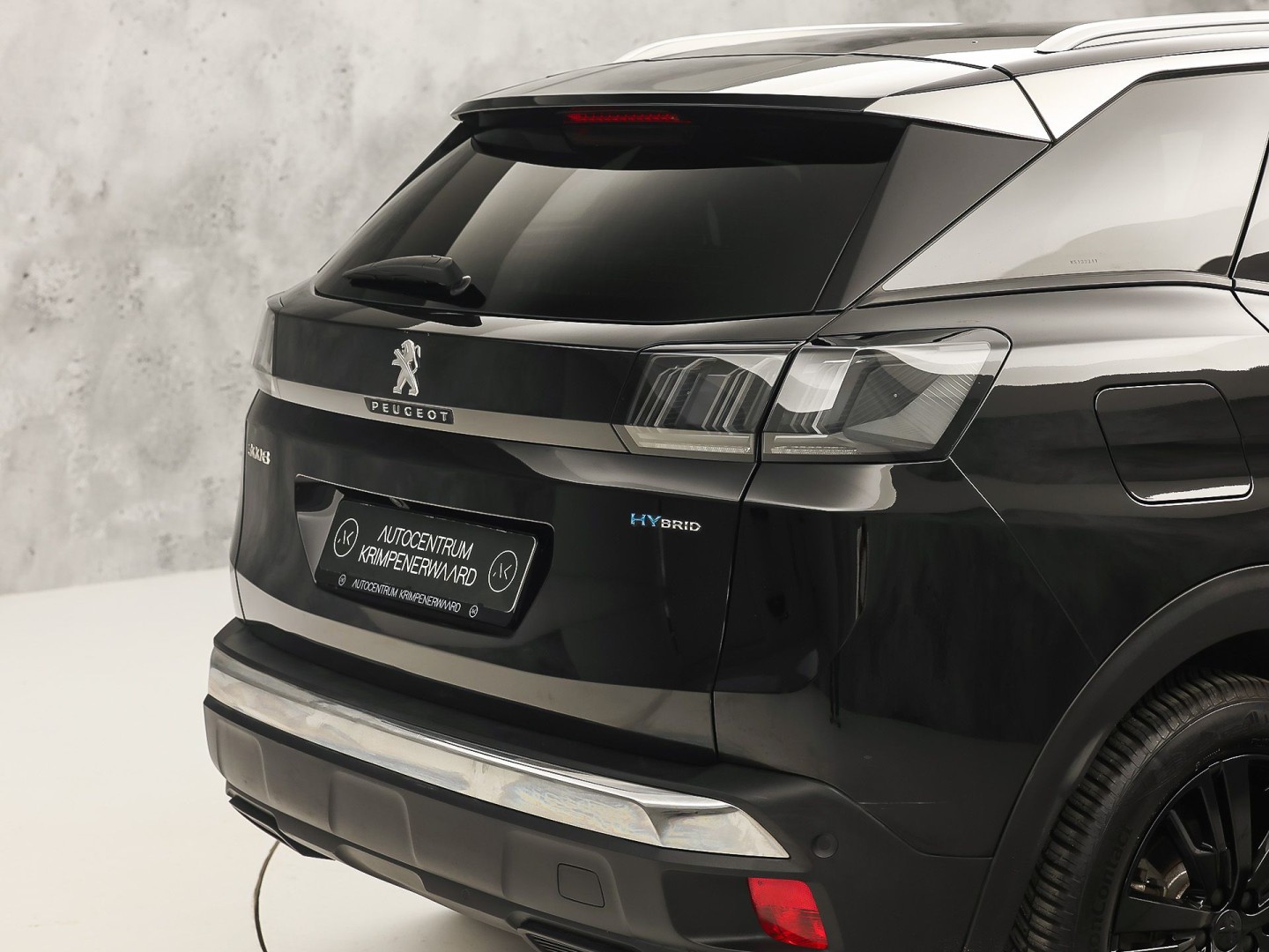 Peugeot 3008 1.6 HYbrid 225 Allure Blacksport 225Pk Automaat (APPLE CARPLAY, SOH 94,7%, BLACK PACK, GROOT NAVI, 360 CAMERA, SPORTSTOELEN, KEYLESS, LANE ASSIST, NIEUWE APK, NIEUWSTAAT)