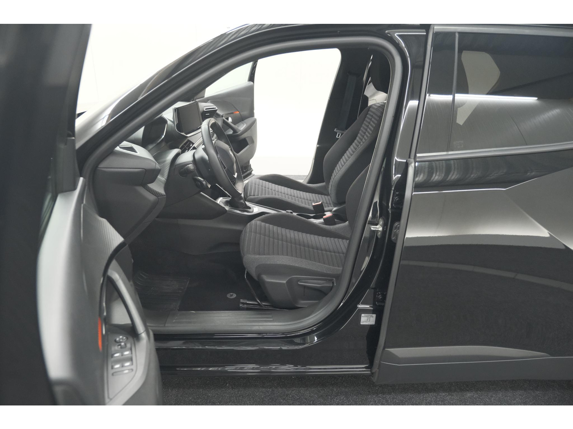 Peugeot 2008 PureTech 130 Active | Camera | Apple Carplay | Parkeersensoren | Stoelverwarming