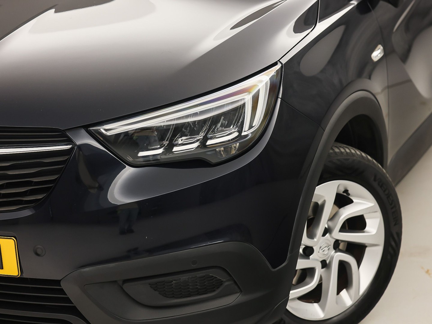 Opel Crossland X 1.2 Turbo Innovation Sport Automaat (PANORAMADAK, APPLE CARPLAY, GROOT NAVI, 360 CAMERA, STUUR/STOELVERWARMING, SPORTSTOELEN, TREKHAAK, LM VELGEN, NIEUWSTAAT)