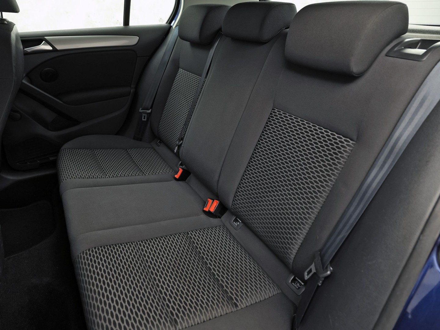 Volkswagen Golf 1.4 Sportline (CLIMATE, GETINT GLAS, LM VELGEN, SPORTSTOELEN, ARMSTEUN, NIEUWE APK, NIEUWSTAAT)