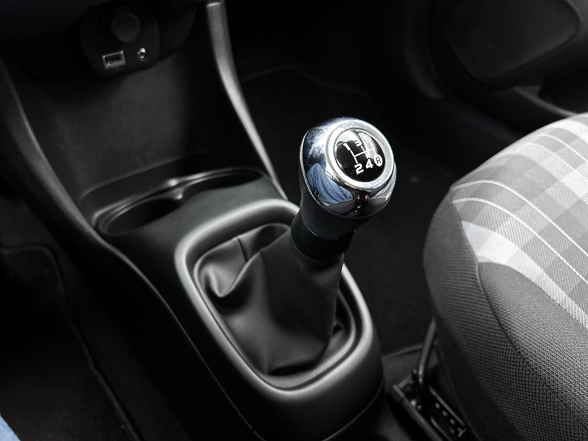Peugeot 108 1.0 e-VTi Active | LM VELGEN | DEALER ONDERHOUDEN | ELEKTR. SPIEGELS + RAMEN | AIRCO | BLUETOOTH