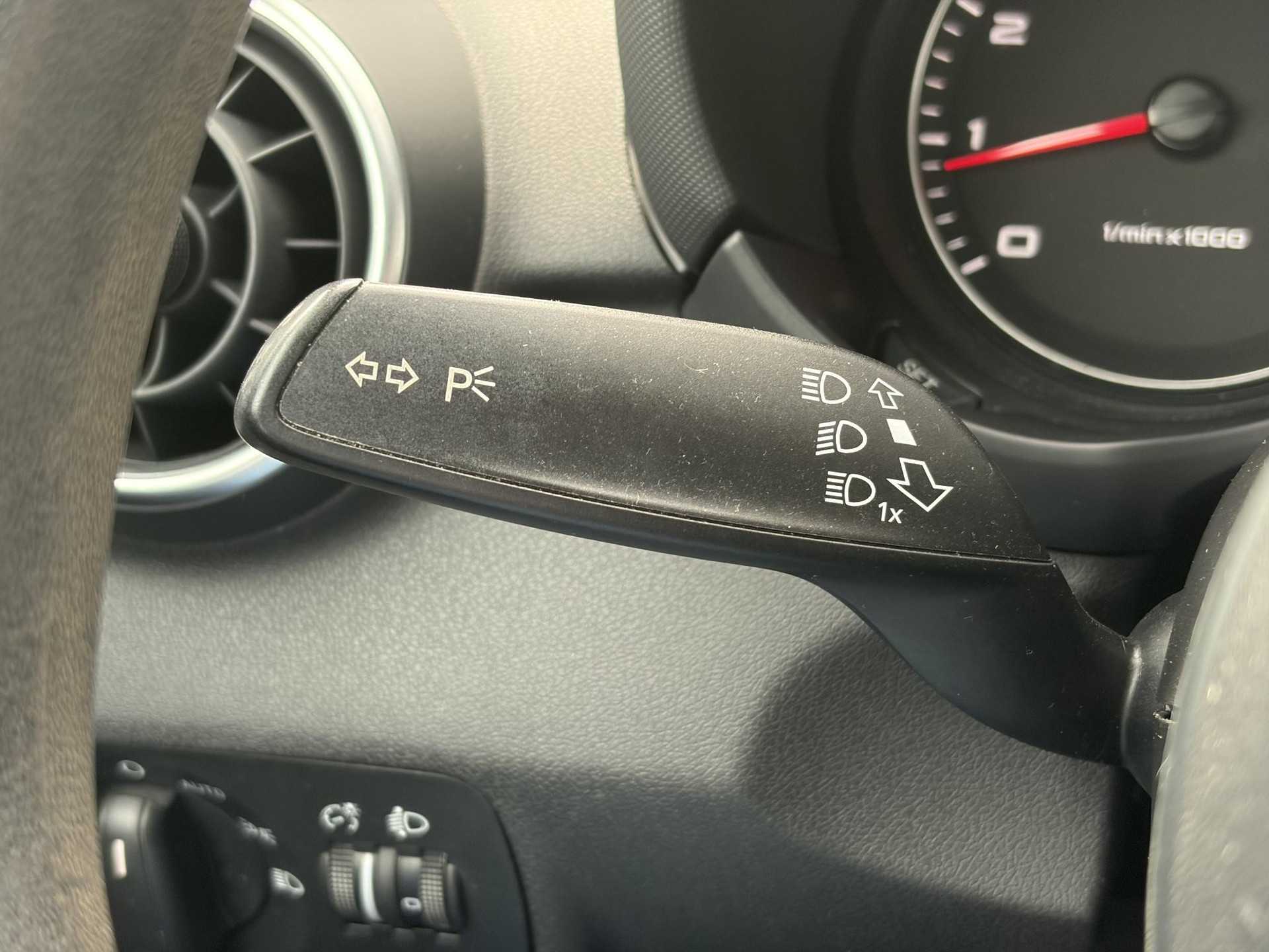 Audi A1 1.2 TFSI Ambition Pro Line ✓Carplay✓Clima✓Stoelverwarming✓Pdc✓Lm velgen✓85pk✓Zeer zuinig✓Apk tot 09-2027