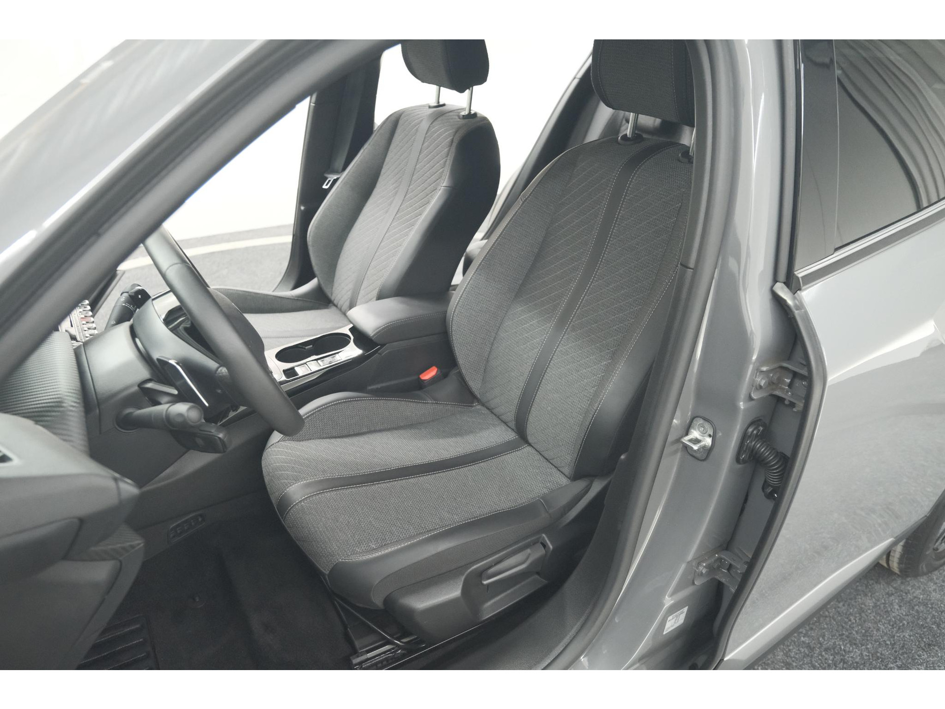 Peugeot 2008 Hybrid 136 e-DCS6 Allure | 360 Camera | Navigatie | Adaptieve Cruise Control | Dodehoekdetectie