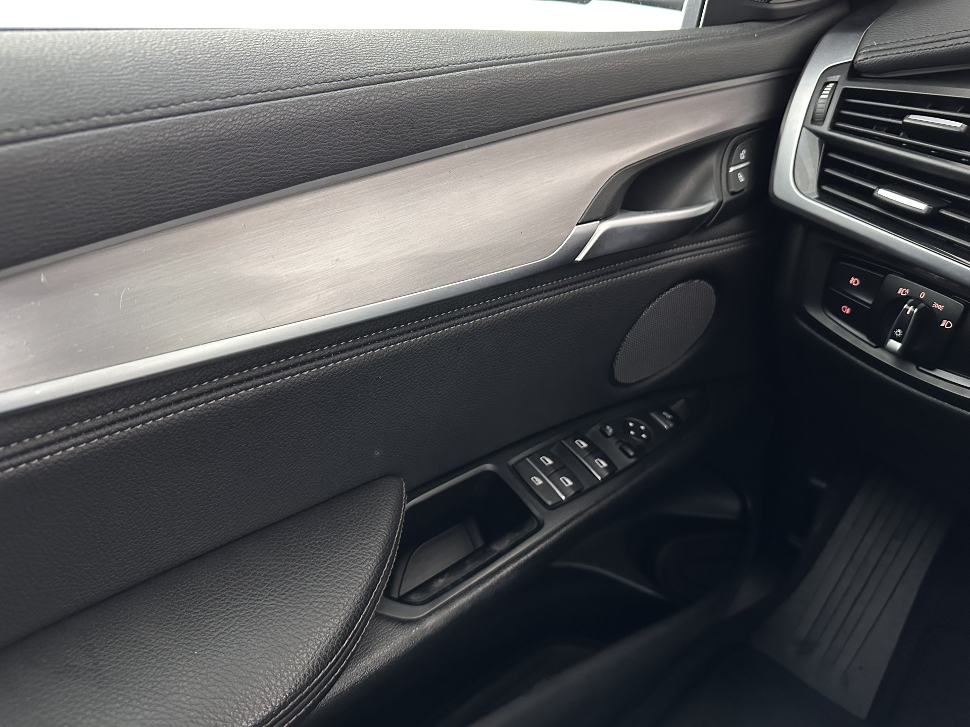 BMW X6 xDrive30d High Executive (INCL-BTW) Aut. *PANO | LEATHER | FULL-LED | HARMAN/KARDON | BLINDSPOT | MEMORY-PACK | DIGI-COCKPIT | HEATED-COMFORTSEATS | NAVI-FULLMAP | PRIVACYGLASS | HEAD-UP | ADAPTIVE-CRUISE | 19"ALU*