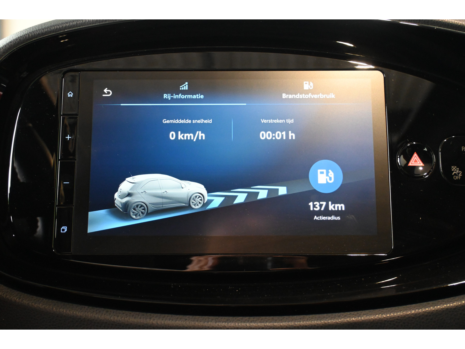 Toyota Aygo X 1.0 VVT-i MT Play Clima Carplay Panoramadak Camera LED Rijklaarprijs Inruil Mogelijk!