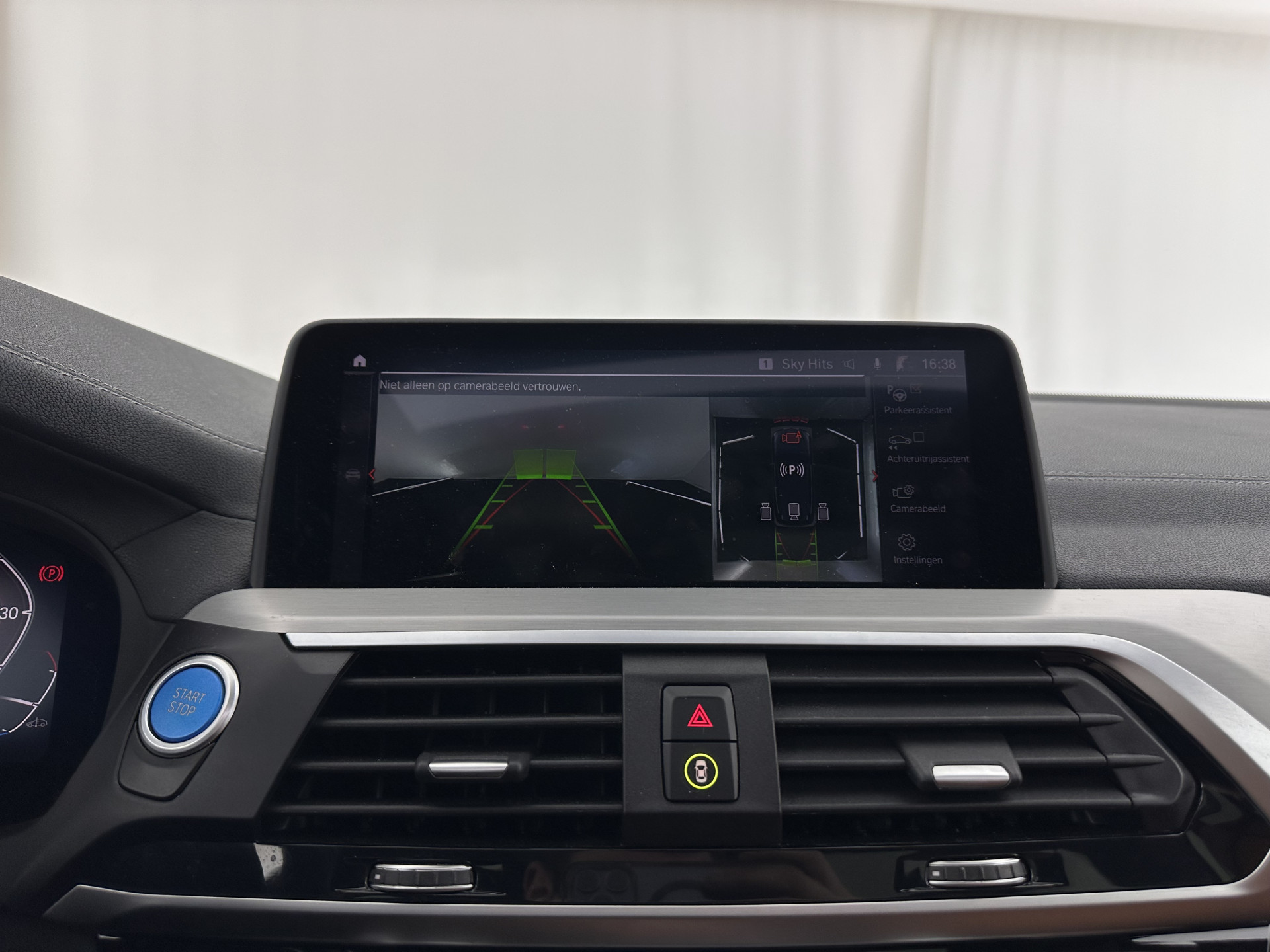 BMW iX3 High Executive 80 kWh [ 3-Fase-11kW ] {SOH-96%} (INCL-BTW) Aut. *PANO | LEATHER | HARMAN/KARDON | FULL-LED | BLINDSPOT | MEMORY-PACK | DIGI-COCKPIT | HEATED-SPORTSEATS | KEYLESS | TOPVIEW | DAB+ | NAVI-FULLMAP | HEAD-UP | PRIVACY-GLASS |