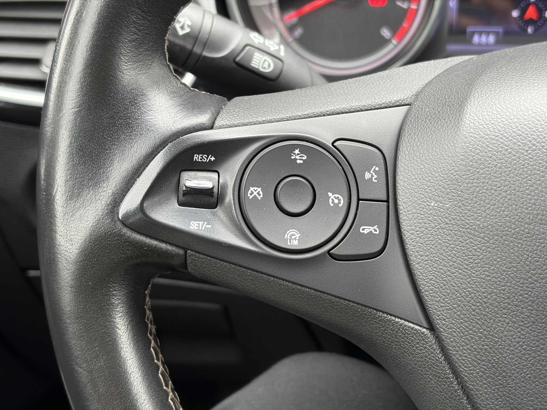 Opel Astra Sports Tourer 1.4 Innovation Dealer Onderhouden l 150pk l Carplay l 2e Eigenaar l Camera l Trekhaak l Keyless l Navi l Halfleder l Pdc V+A l 6 Bak l Clima l Cruise l Rijstrooksensor l Dodehoeksensor l N.A.P l Apk tot 01-2027