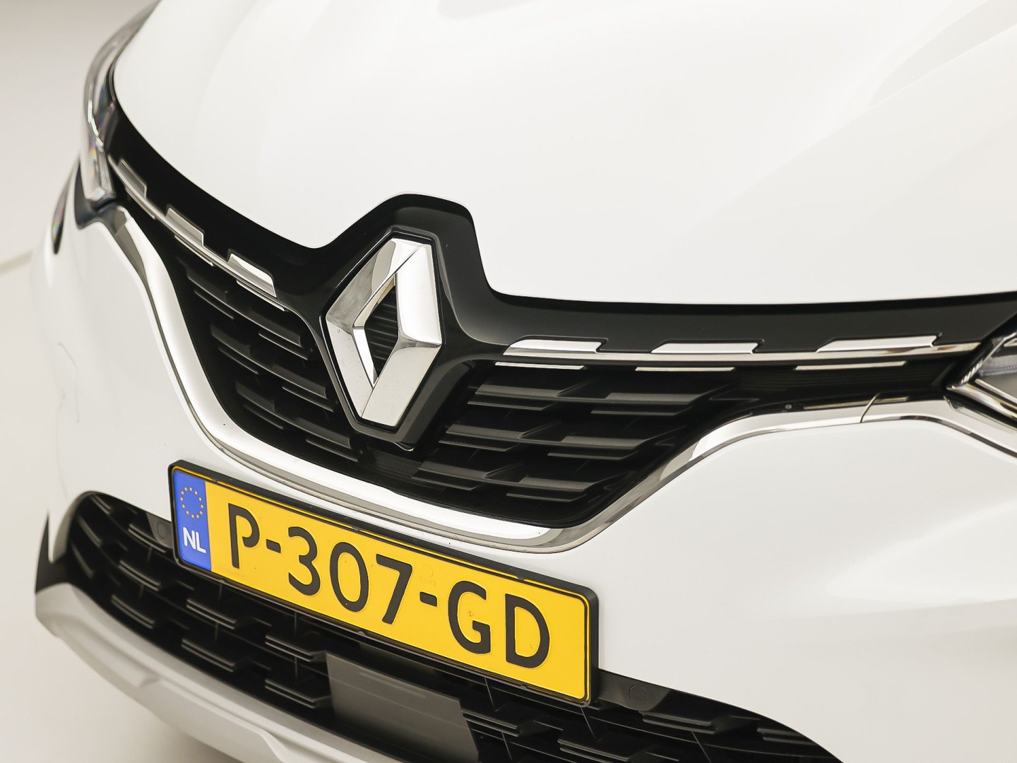Renault Captur 1.3 TCe 140 Intens Sport 140Pk Automaat (VIRTUAL COCKPIT, APPLE CARPLAY, GROOT NAVI, CAMERA, CLIMATE, SPORTSTOELEN, LEDER, GETINT GLAS, CRUISE, NIEUWSTAAT)