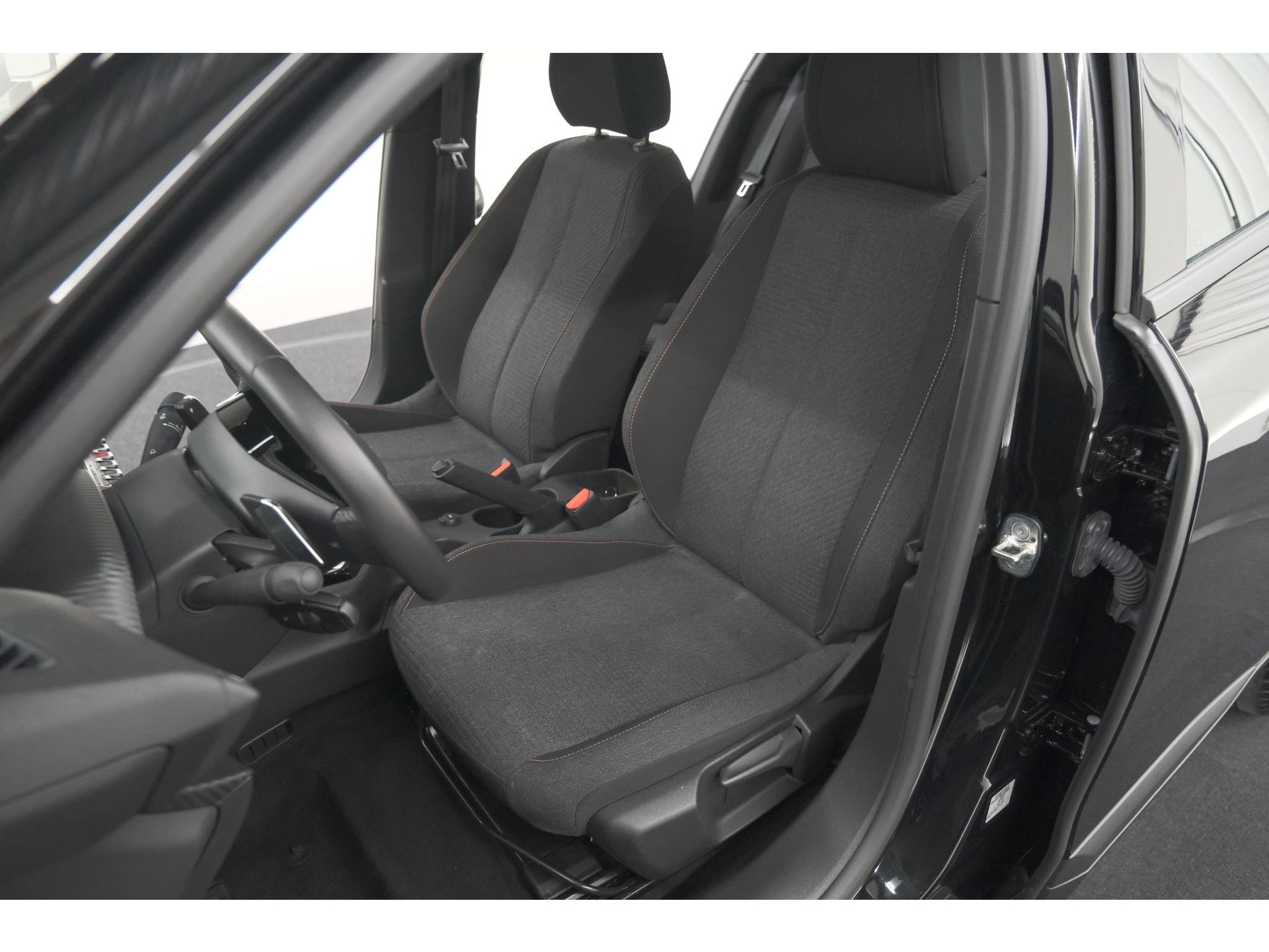 Peugeot 2008 1.2 Hybrid 136 Style | Apple Carplay | Parkeersensoren | Climate control