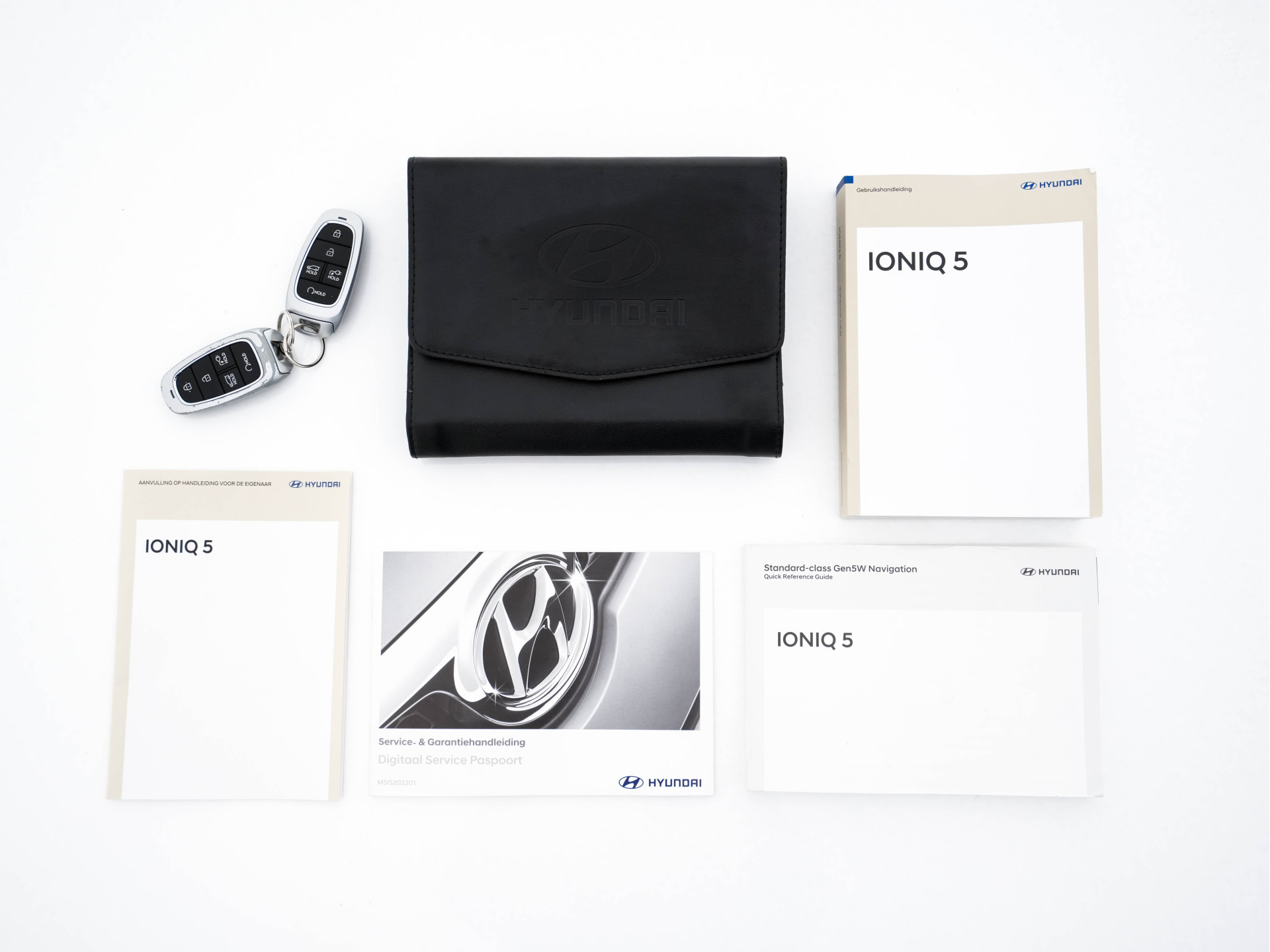 Hyundai IONIQ 5 Connect+ AWD 77.4 kWh [3-FASE]  { SOH-92% } (INCL-BTW) Aut.* HEATPUMP | LEATHER | BOSE-AUDIO | FULL-LED | DIGI-COCKPIT | AMBIENT-LIGHT | DAB | SHIFT-PADDLES | HEAD-UP | NAVI-FULLMAP | KEYLESS | CAMERA | HEATED-COMFORTSEATS | ...