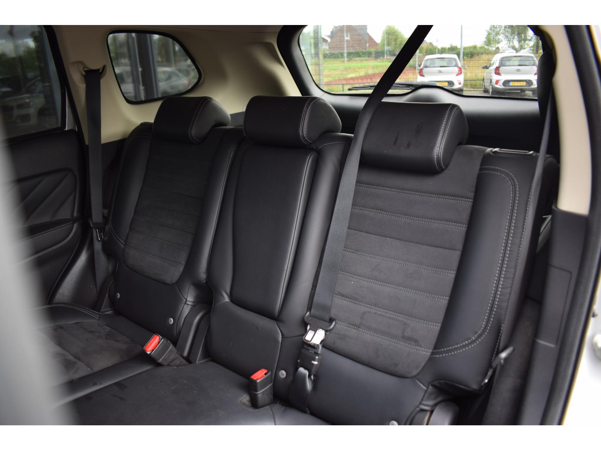 Mitsubishi Outlander 2.4 PHEV Intense+ | Trekhaak | Schuifdak | Half Leer | Stuur- en Stoelverwarming