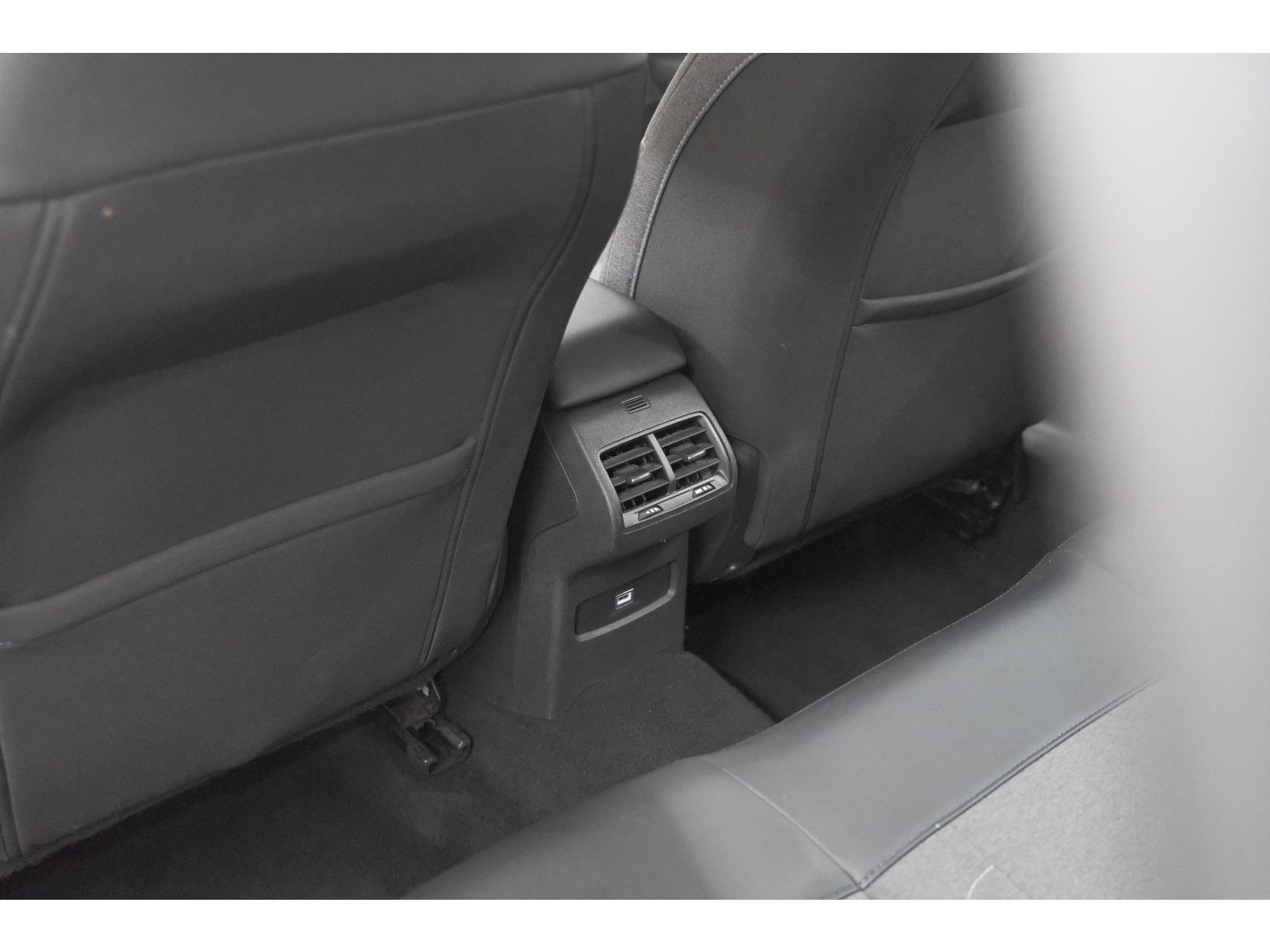 Citroen C4 Puretech 130 Feel Pack | Head-Up Display | Camera | Navigatie | Keyless Entry