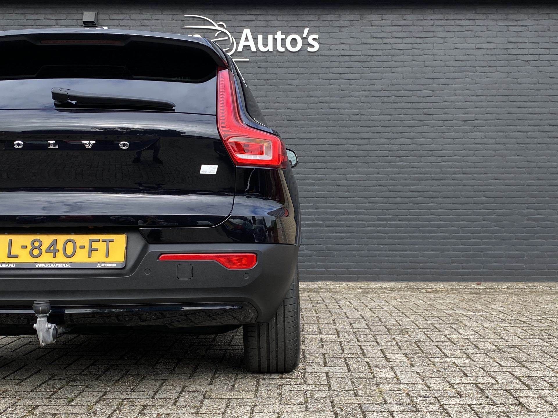 Volvo XC40 Recharge P8 AWD R-Design 408 pk | 1e eigenaar | dealer onderh. | panoramadak | trekhaak | 360 camera | stoelverw.