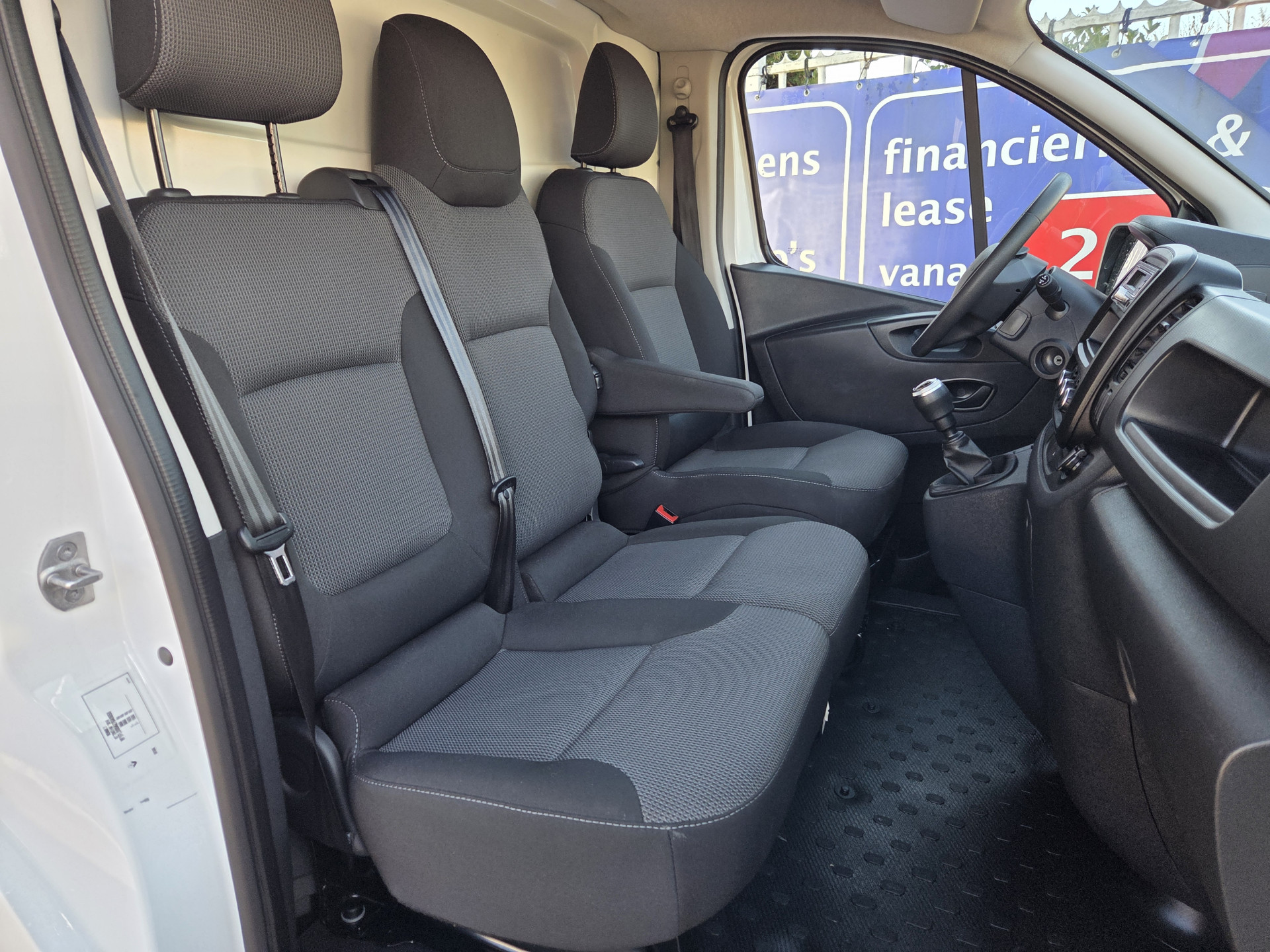 Renault Trafic 2.0 dCi 120Pk /88kw  L2 Airco  Parkeersensor Trekhaak Business