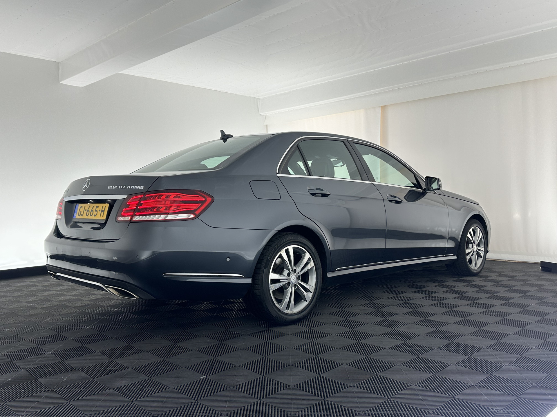 Mercedes-Benz E-klasse 300 BlueTEC HYBRID Avantgarde Aut. *NAVI-FULLMAP | LEATHER -MICROFIBRE | ECC | PDC | CRUISE | COMFORT-SEATS | 17"ALU*