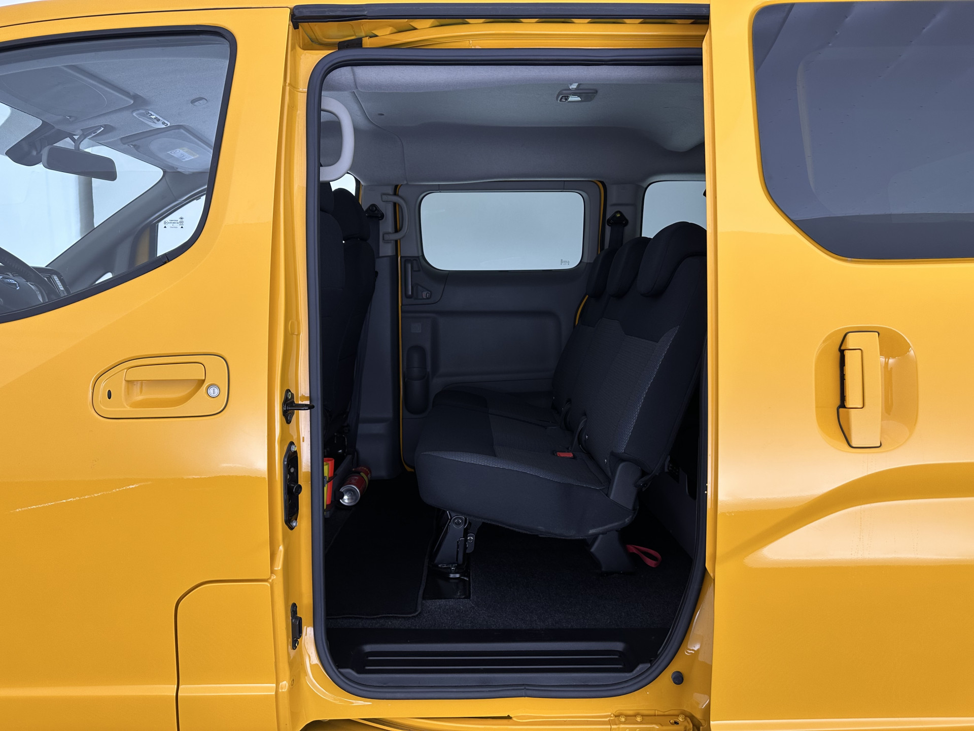 Nissan e-NV200 Evalia 40 kWh Connect Edition [ 7-Pers. ] {SOH-95%} (INCL-BTW) *NAVI-FULLMAP | CAMERA | HEATED-COMFORTSEATS | DAB | PRIVACYGLASS | ECC | CRUISE | 15''ALU*