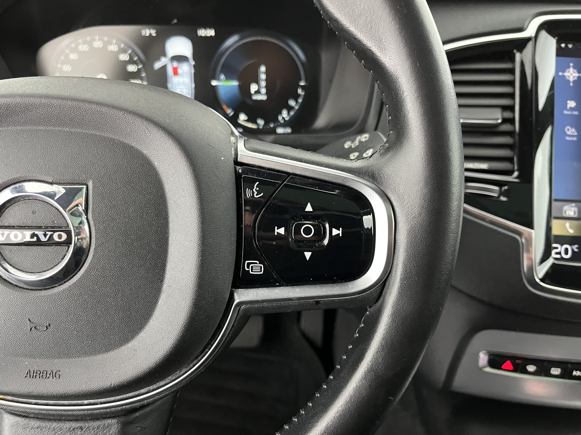 Volvo XC90 2.0 T8 Twin Engine AWD Inscription [ 7-Pers. ] (INCL-BTW) Aut. *PANO | HEAD-UP | LUXURY-LEATHER | FULL-LED | DIGI-COCKPIT | NAVI-FULLMAP | CARPLAY | ECC | HEATED-COMFORTSEATS | LANE-ASSIST | PDC | TOWBAR | 19"ALU*