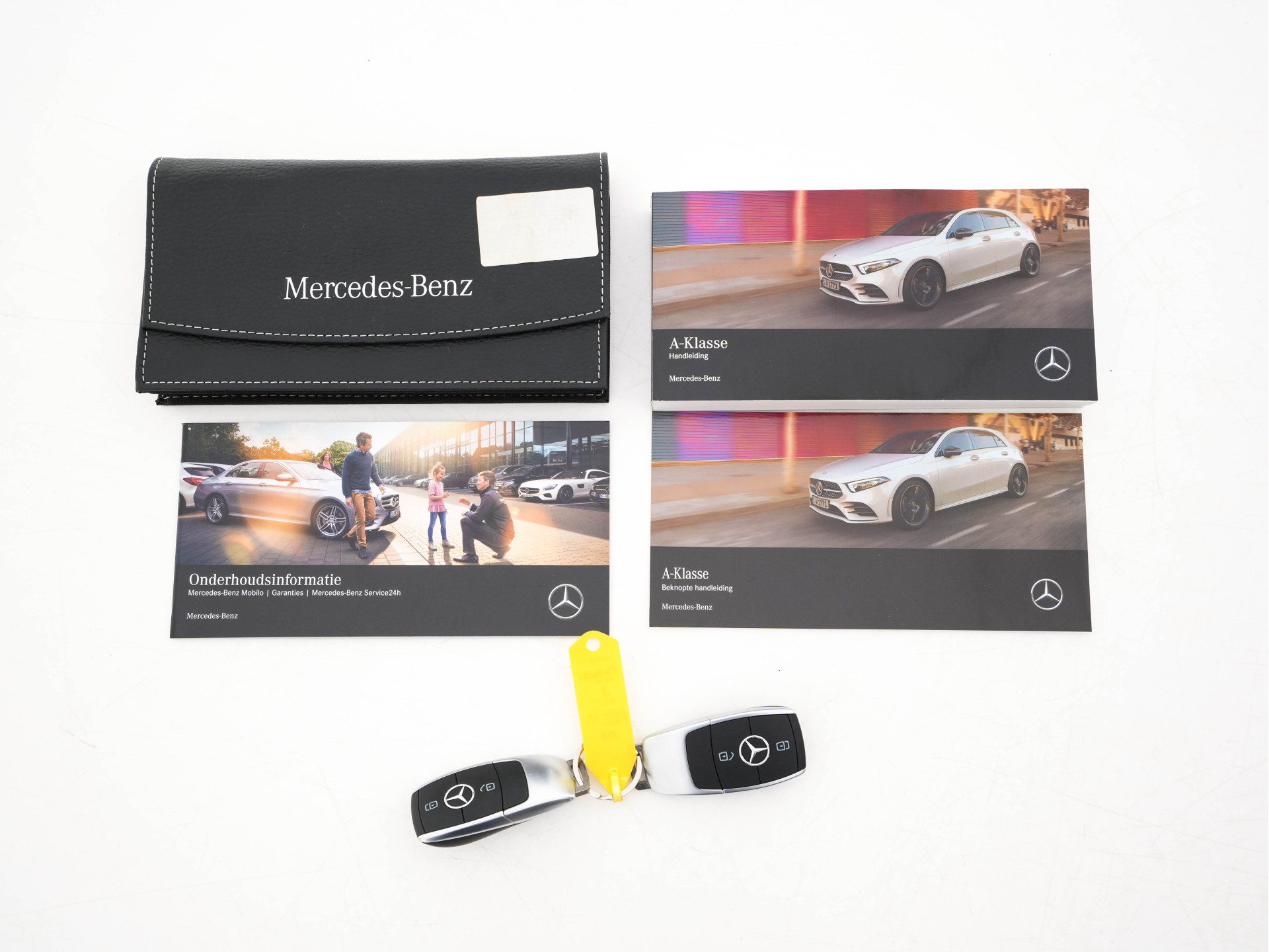 Mercedes-Benz A-klasse 180 AMG-Sport-Pack Business Solution *PANO | WIDESCREEN-DIGI-COCKPIT | FULL-LED | LEATHER-MICROFIBRE | CAMERA | ECC | PDC | CRUISE | HEATED-SPORTSEATS | PRIVACY-GLASS | 18"ALU*