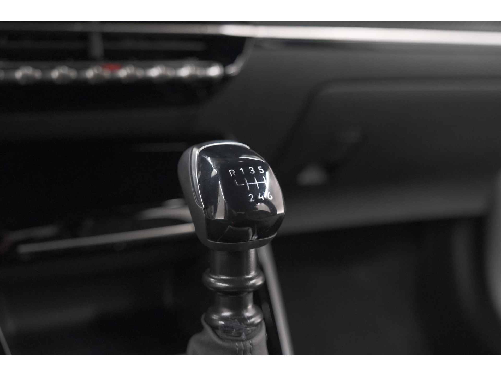 Peugeot 2008 PureTech 100 Allure | Apple Carplay | Parkeersensoren | Climate Control | Cruise Control