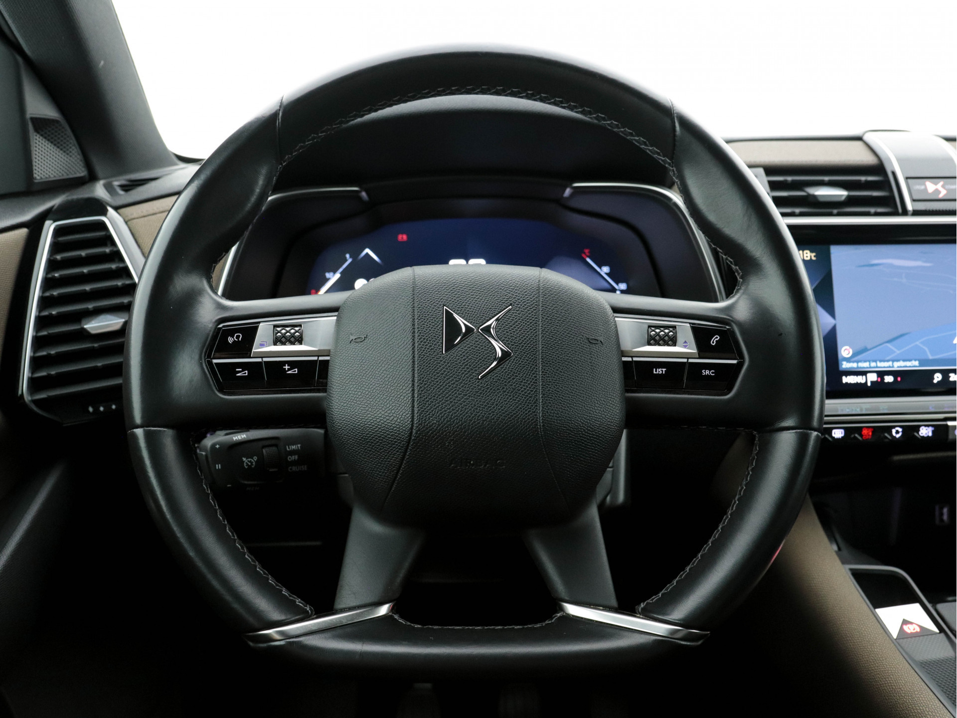 DS 7 Crossback 1.5 BlueHDI So Chic *DIGI-COCKPIT | NAVI-FULLMAP | FULL-LED | MICROFIBRE | CAMERA | KEYLESS | CARPLAY | ADAPT.CRUISE | DAB | HEATED-SEATS | TOWBAR | PDC | SPORT-SEATS | 18"ALU*