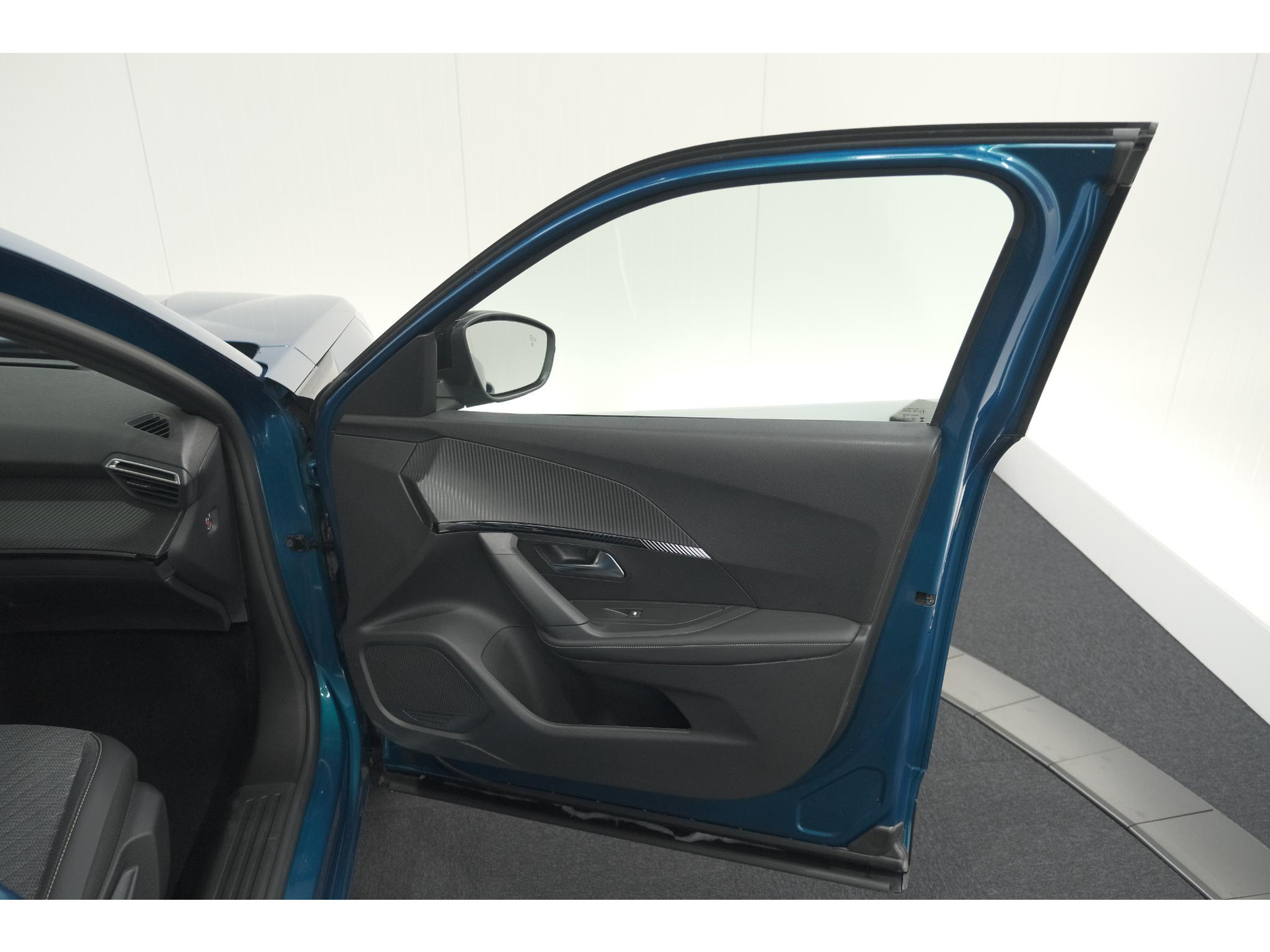 Peugeot 2008 1.2 Hybrid 145 Allure | 360 Camera | Adaptieve Cruise Control | Dodehoekdetectie