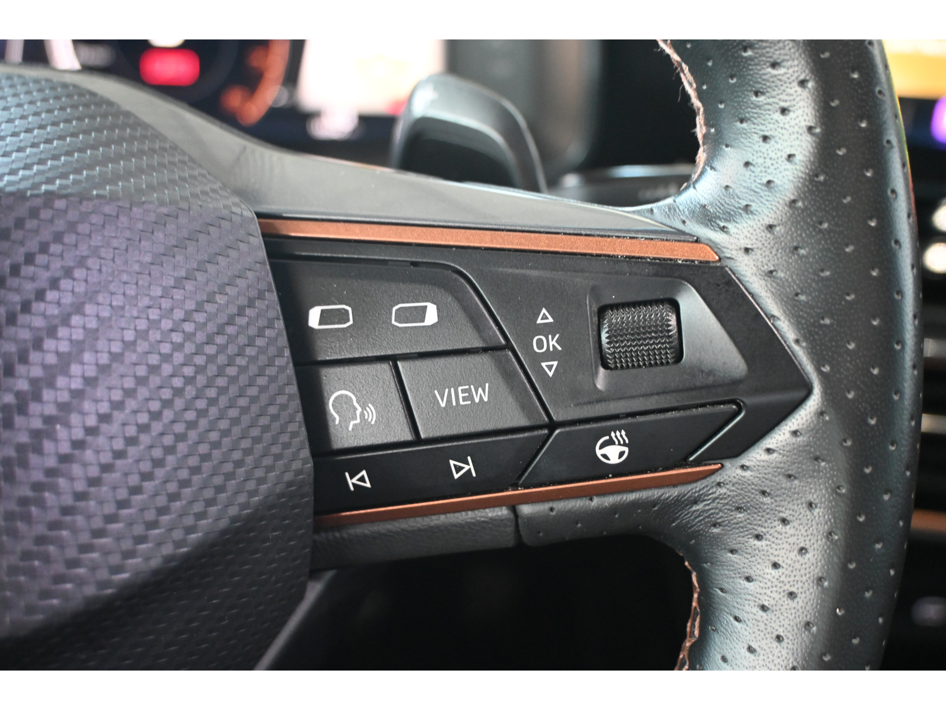CUPRA Formentor 1.5 TSI Automaat Clima Adaptieve cruise Navigatie Apple carplay Trekhaak PDC Inruil mogelijk