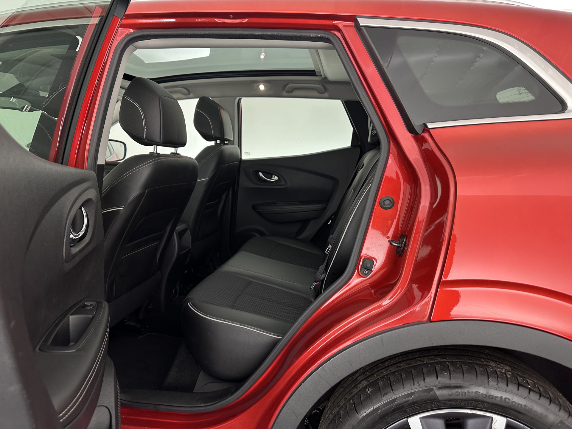 Renault Kadjar 1.5 dCi Bose Aut. *PANO | LEATHER-FABRIC | FULL-LED | BOSE-SOUND | BLINDSPOT | HEATED-COMFORTSEATS | KEYLESS | CAMERA | NAVI-FULLMAP | ECC | PDC | CRUISE | DAB | PRIVACY-GLASS | 19''ALU | TOWBAR*