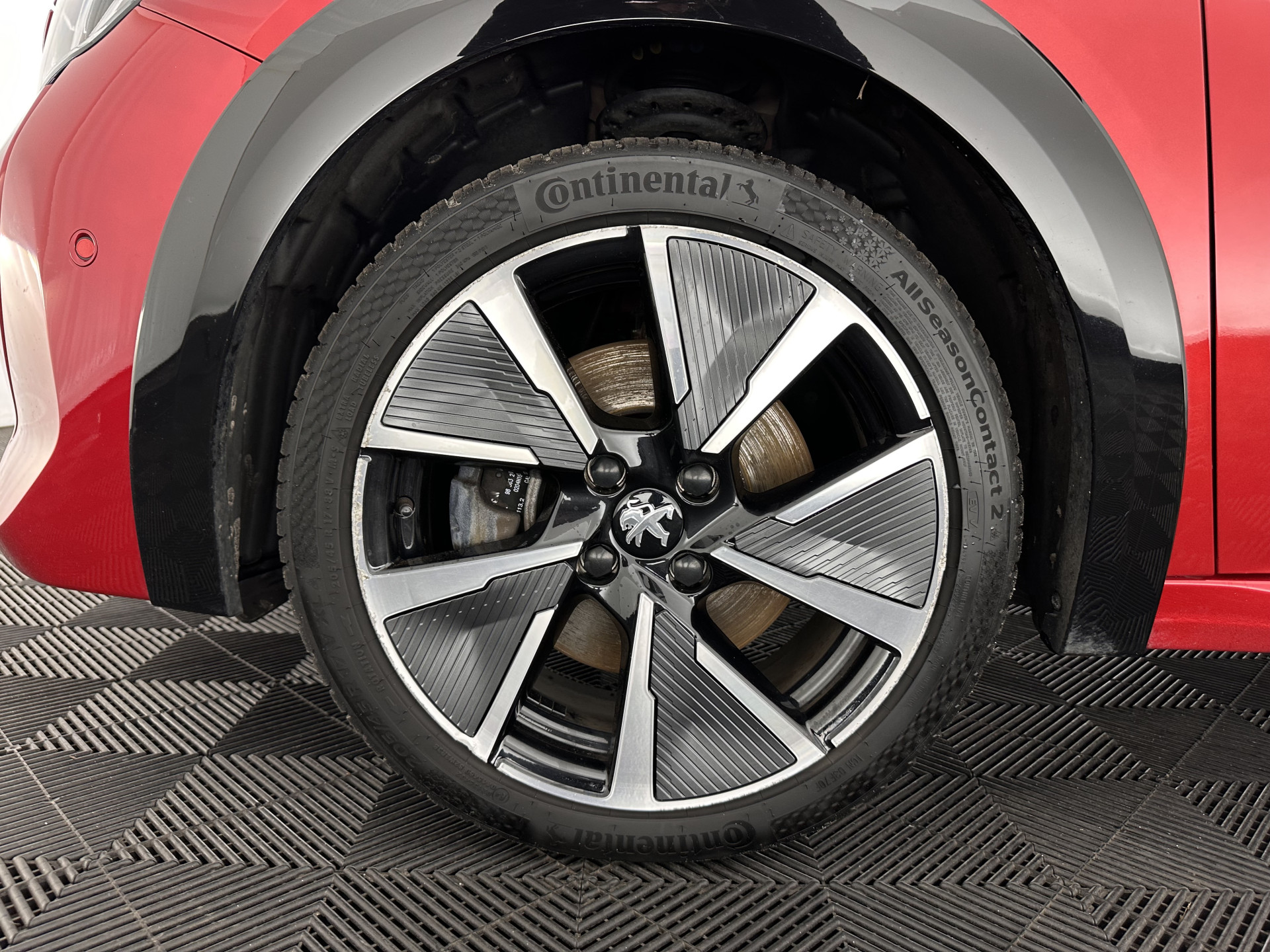 Peugeot e-208 EV GT Pack 50 kWh [ 3-Fase-11kW ] {SOH-88%] (INCL-BTW) *HEATPUMP | FULL-LED | DIGI-COCKPIT | BLINDSPOT | CAMERA | LEATHER-ALCANTARA | AMBIENTLIGHT | NAVI-FULLMAP | LANE-ASSIST | KEYLESS | DAB | CCS-FASTLOADER | HEATED-SPORTSEATS | PRIV