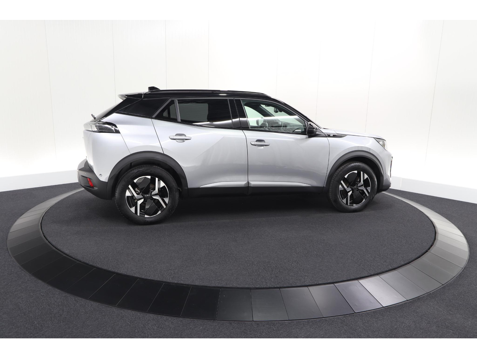 Peugeot e-2008 EV GT 50 kWh | 3 Fase | 360 Camera | Adaptieve Cruise Control | Dodehoekdetectie