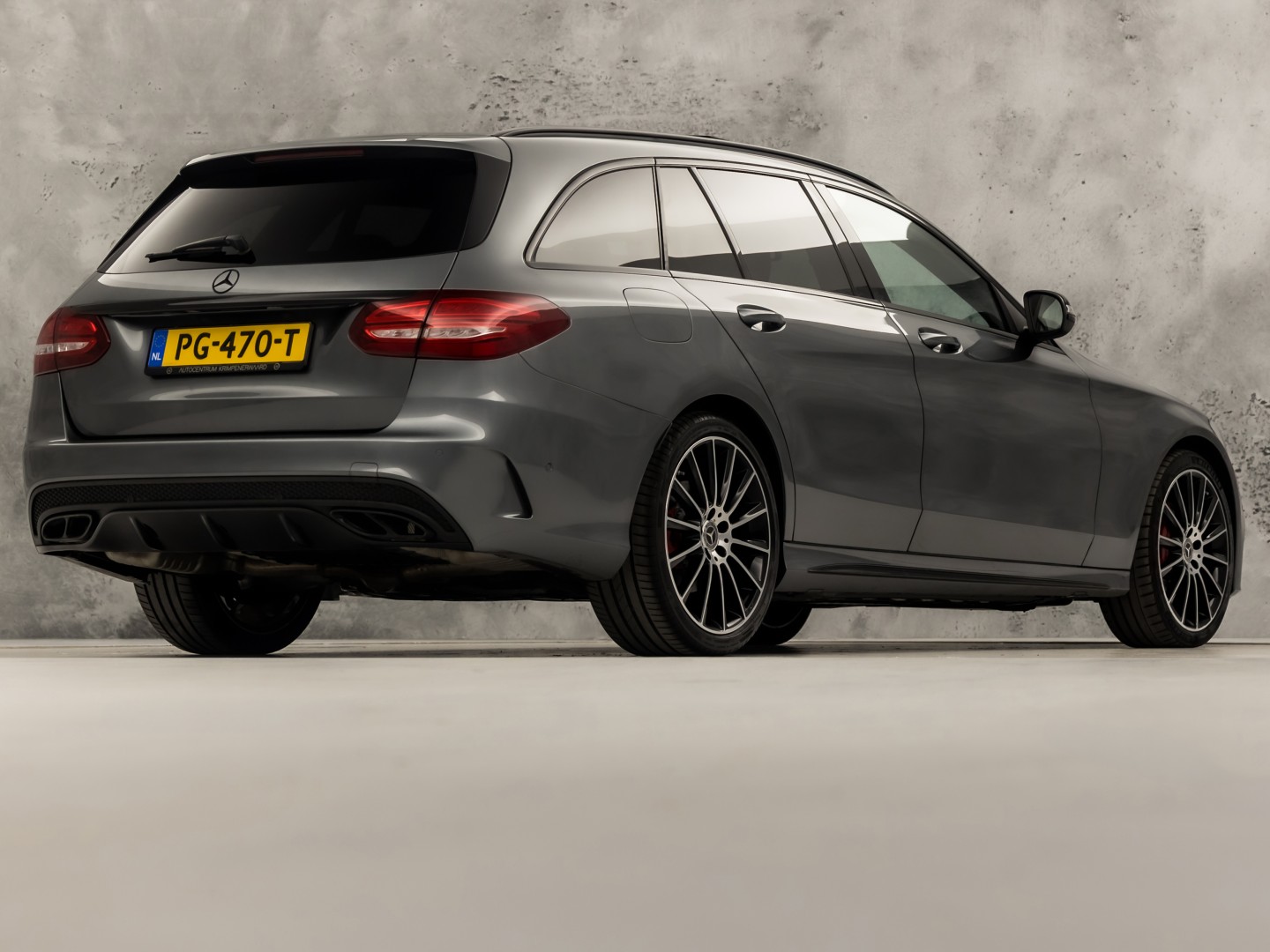 Mercedes-Benz C-Klasse 180 AMG Sport 156Pk Automaat (PANORAMADAK, NAVIGATIE, LEDER, ELEK SPORTSTOELEN, STOELVERWARMING, ELEK ACHTERKLEP, GETINT GLAS, ZWART HEMEL, NIEUWSTAAT)