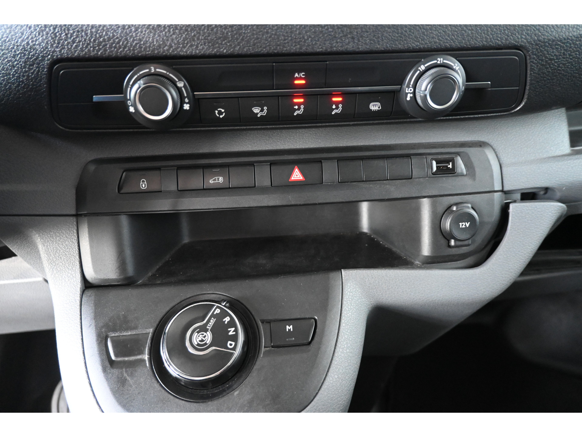 Toyota PROACE Worker 2.0 D-4D Navigator Long Automaat Clima Navigatie Stoelverwarming Rijklaarprijs! Inruil Mogelijk!