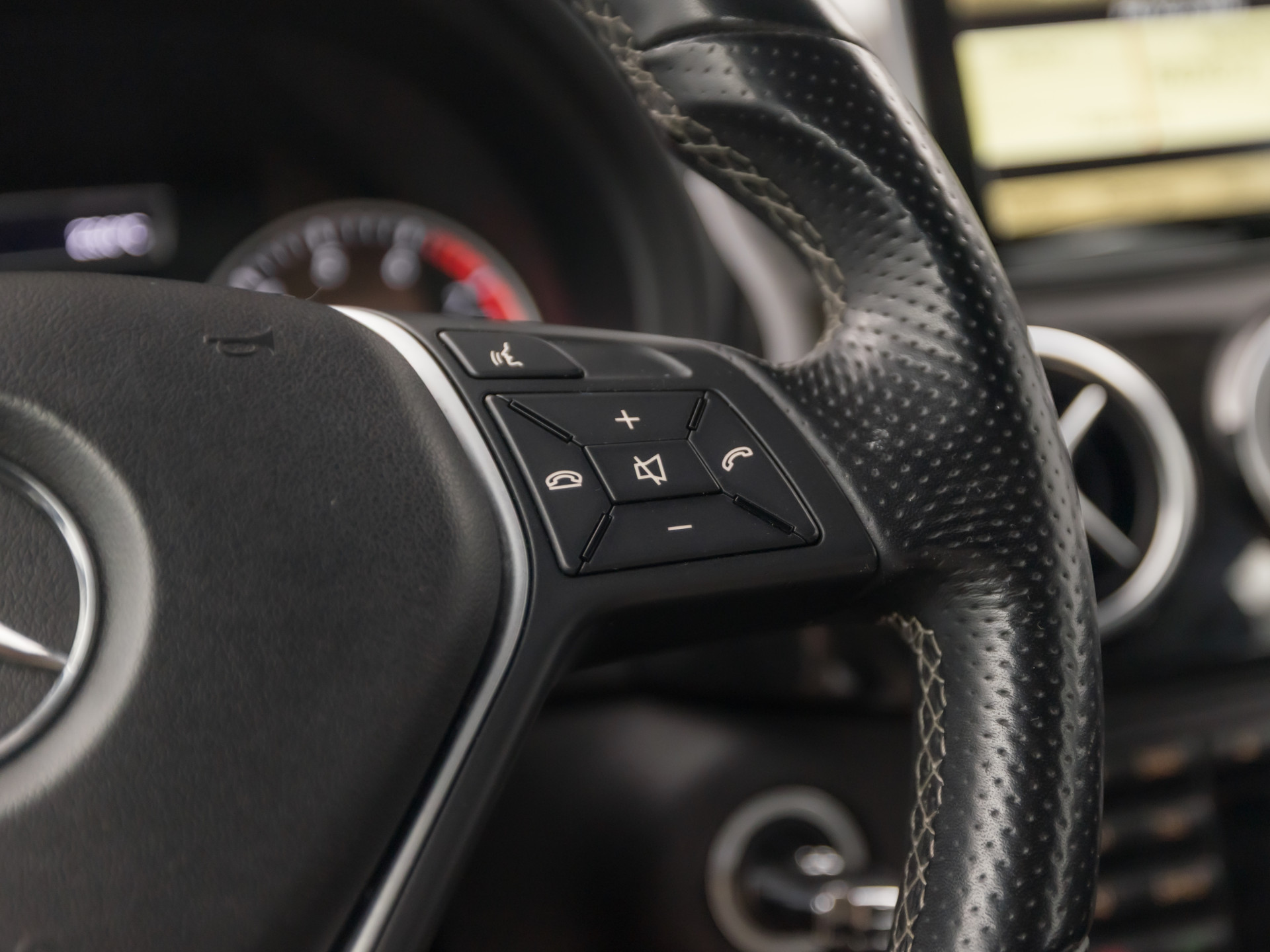 Mercedes-Benz B-Klasse 200 AMG Sport 157Pk (GROOT NAVI, CLIMATE, CAMERA, HARMAN/KARDON, STOELVERWARMING, LEDEREN SPORTSTOELEN, HARMAN/KARDON, XENON, ZWART HEMEL, NIEUWSTAAT)