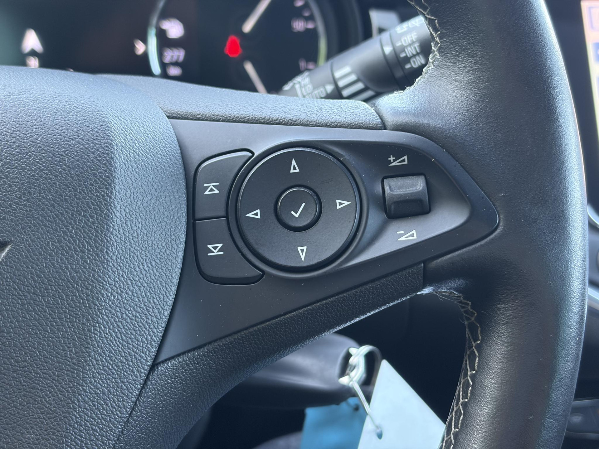 Opel Astra 1.2 Launch Elegance 2e Eigenaar,Camera,Stoelverw-Stuurverw,110pk,Navi,Carplay,Halfleder,Elekt.Stoel,6 Bak,Clima,Cruise,Lm velgen,Pdc V+A,N.A.P,Net beurt gehad,Apk tot 09-2028