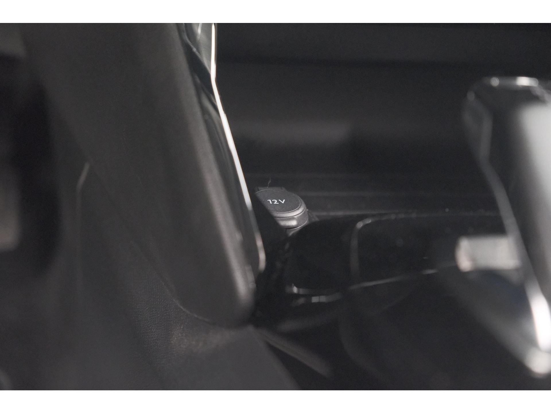 Peugeot e-2008 EV Allure 50 kWh | SOH=96.7 % | 3 Fase Laadfunctie | Camera | Navigatie | Parkeersensoren | Apple Carplay