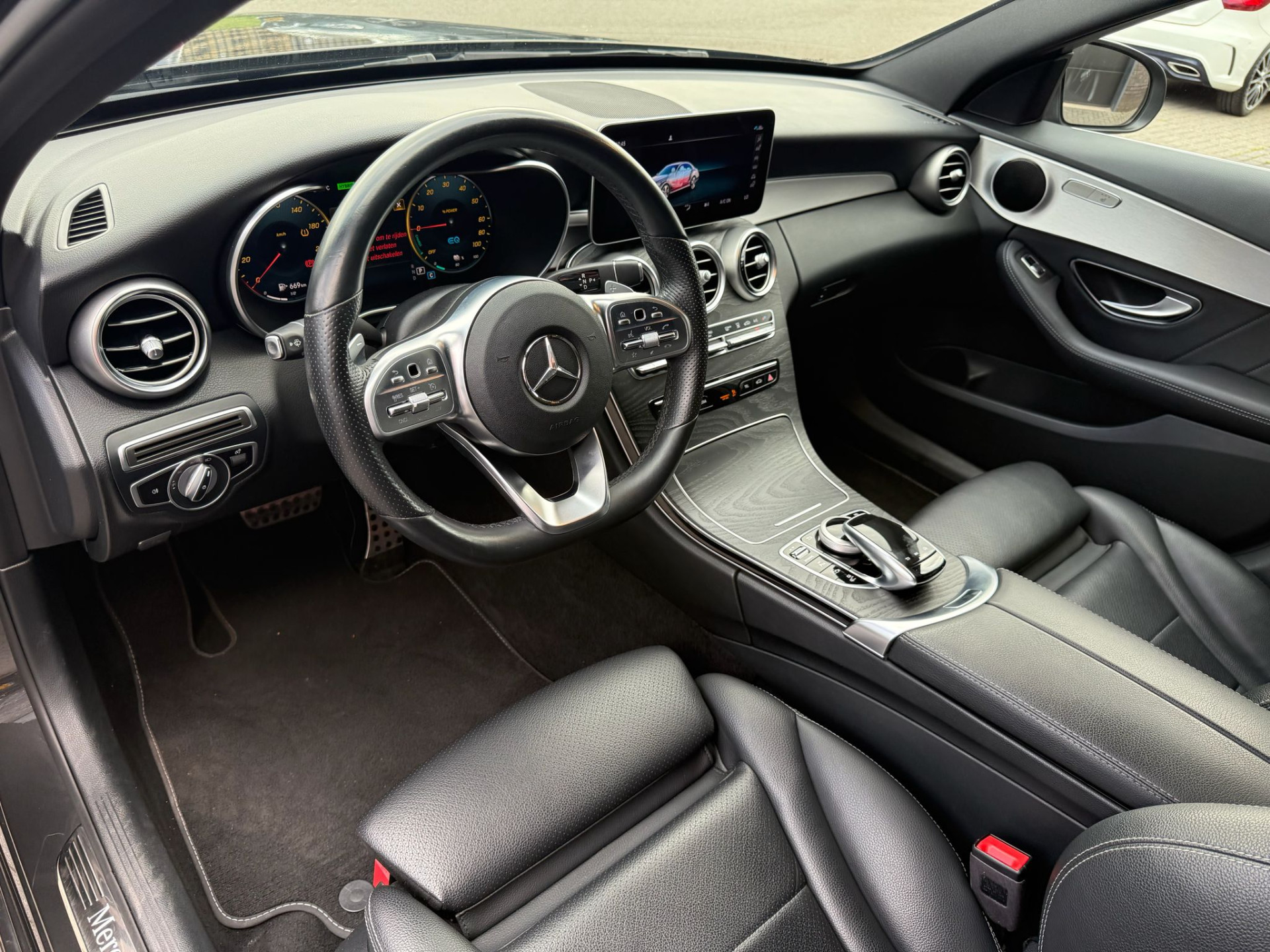 Mercedes-Benz C-klasse 300 e Advantage Pack | 3/6/12MND GARANTIE | AUTOMAAT | CRUISE | LED | LEDER | 360 CAMERA | SFEER | CARPLAY | NAVI |