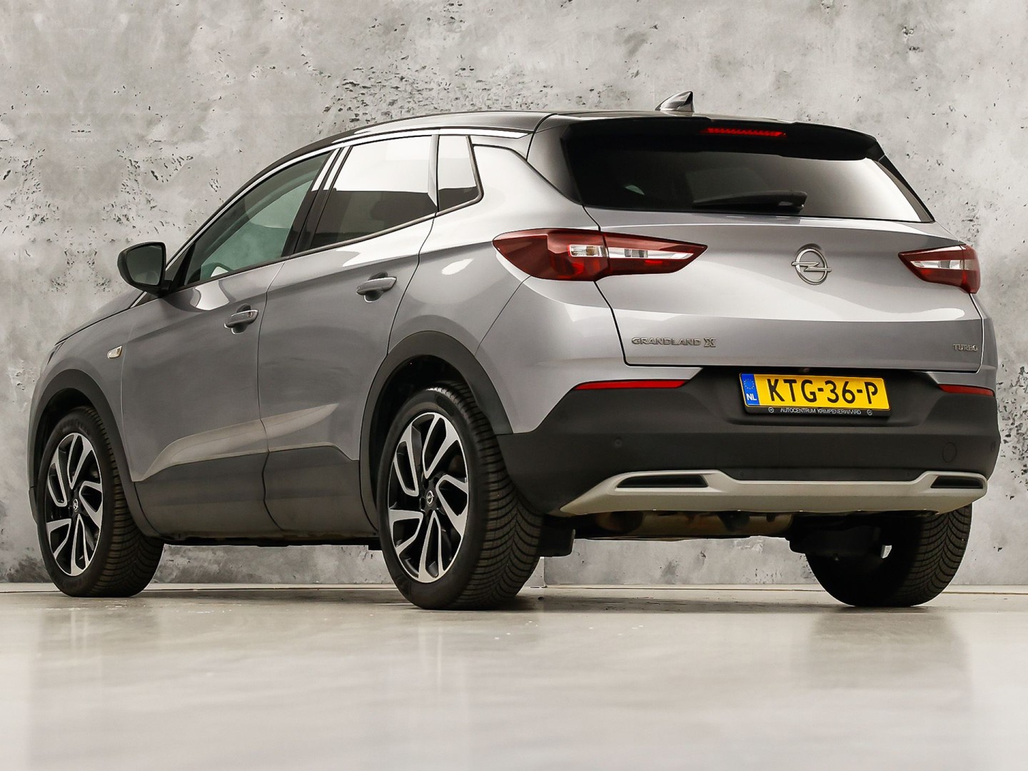 Opel Grandland X 1.2 Turbo Ultimate Sport Automaat (APPLE CARPLAY, MEMORY SEAT, STOELVERWARMING/KOELING, 360 CAMERA, STUURWIEL VERWARMD, KEYLESS, GETINT GLAS, NIEUWSTAAT)