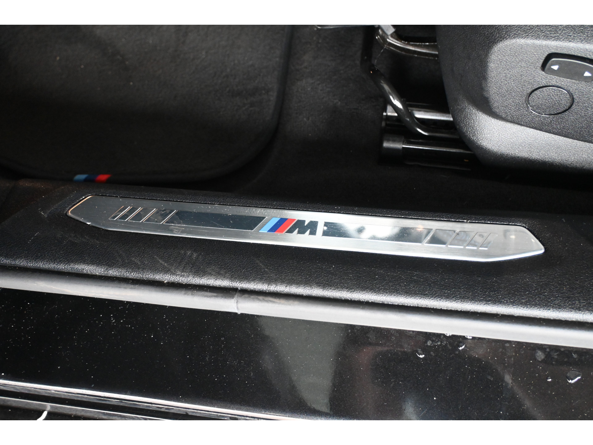 BMW 1-serie 118i High Executive Aut M Sport Navigatie Carplay Dealer Onderhouden! Inruil Mogelijk!