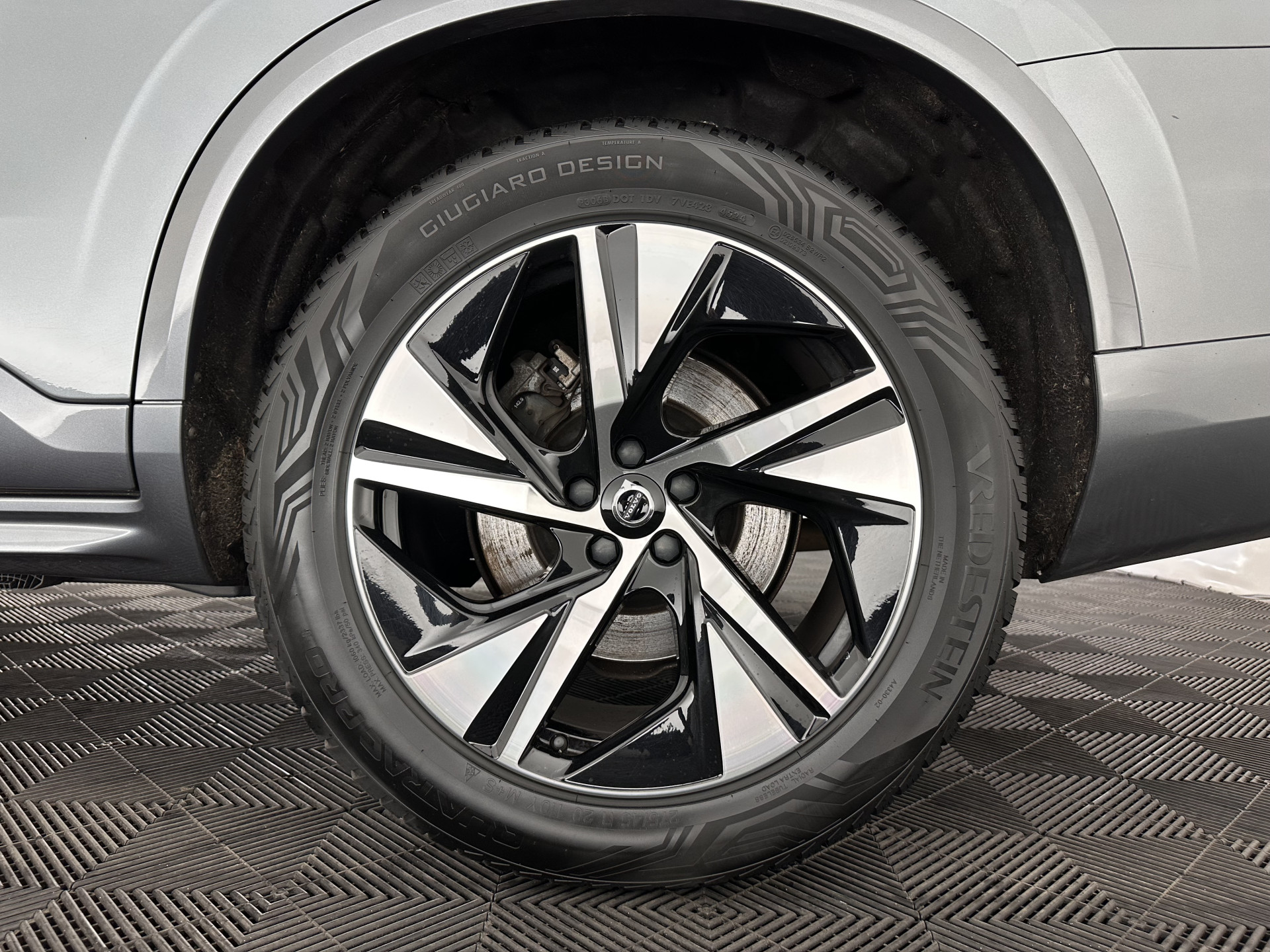 Volvo XC90 2.0 T8 R-Design Twin Engine AWD [ 7-Pers. ] (Plug-In) Aut. *PANO | LEATHER-ALCANTARA | FULL-LED | MEMORY-PACK | DIGI-COCKPIT | NAVI-FULLMAP | CARPLAY | ECC | HEATED-SPORTSEATS | LANE-ASSIST | PDC | HEAD-UP | TOWBAR | 20"ALU*