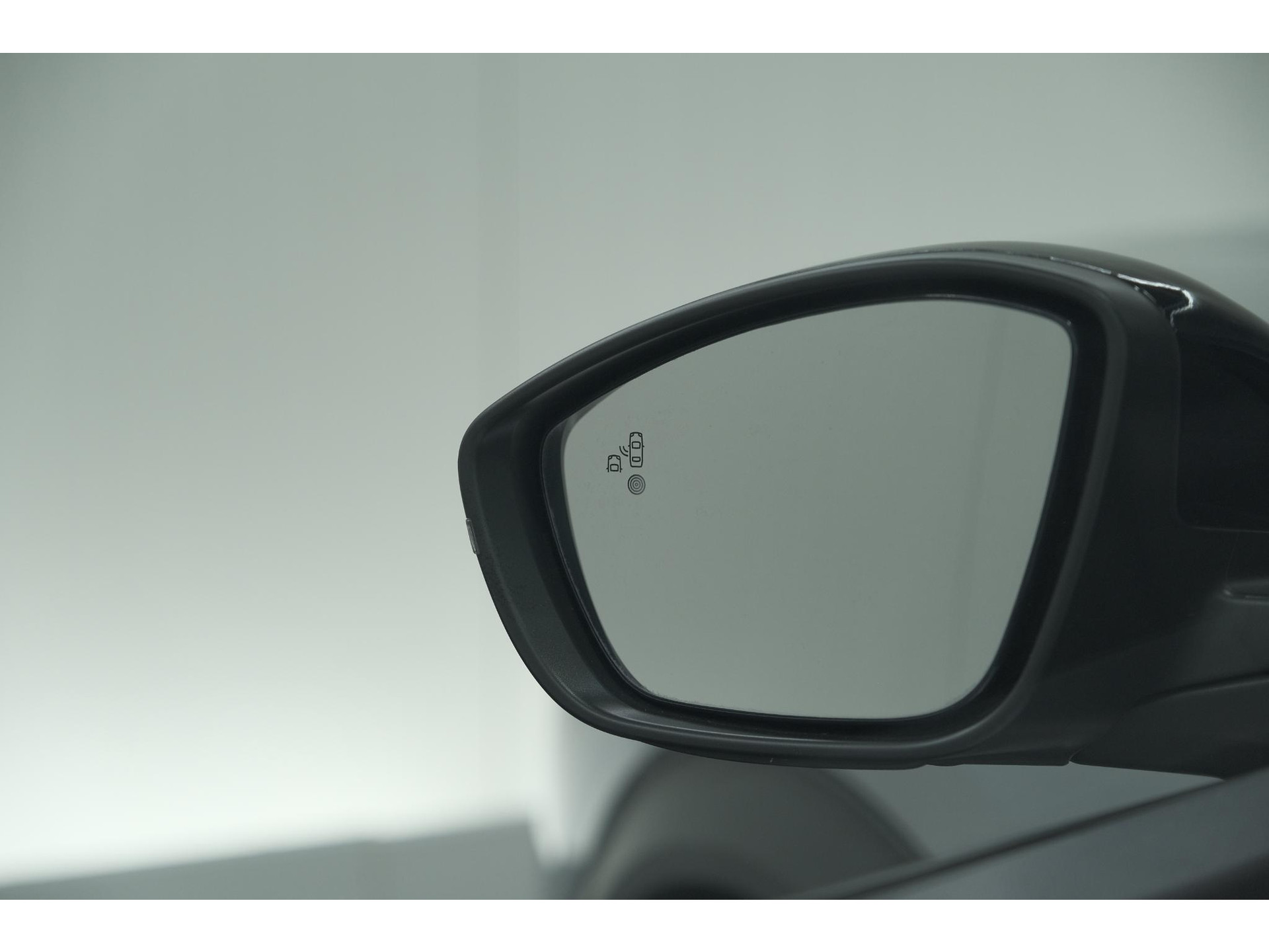 Peugeot 2008 Hybrid 136 e-DSC6 Allure | 360 Camera | Adaptieve Cruise Control | Dodehoekdetectie | Navigatie