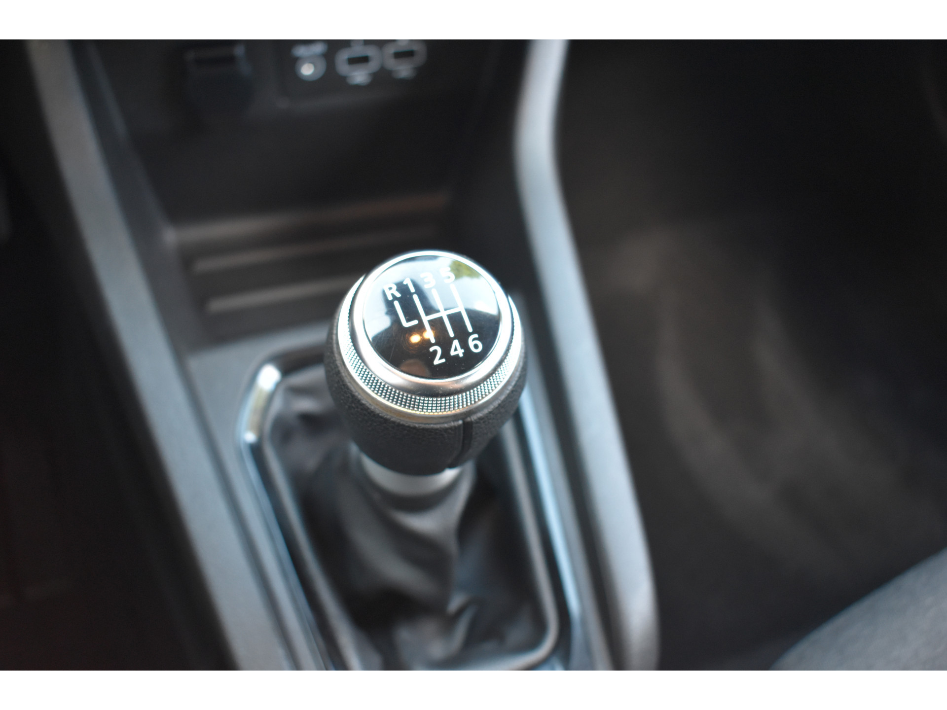 Renault Clio 1.0 TCe Bi-Fuel Zen G3 Gas dus super voordelig rijden 215,- per 3 maanden wegenbelasting Prijs incl. btw Gas kost 0,83 cent per liter