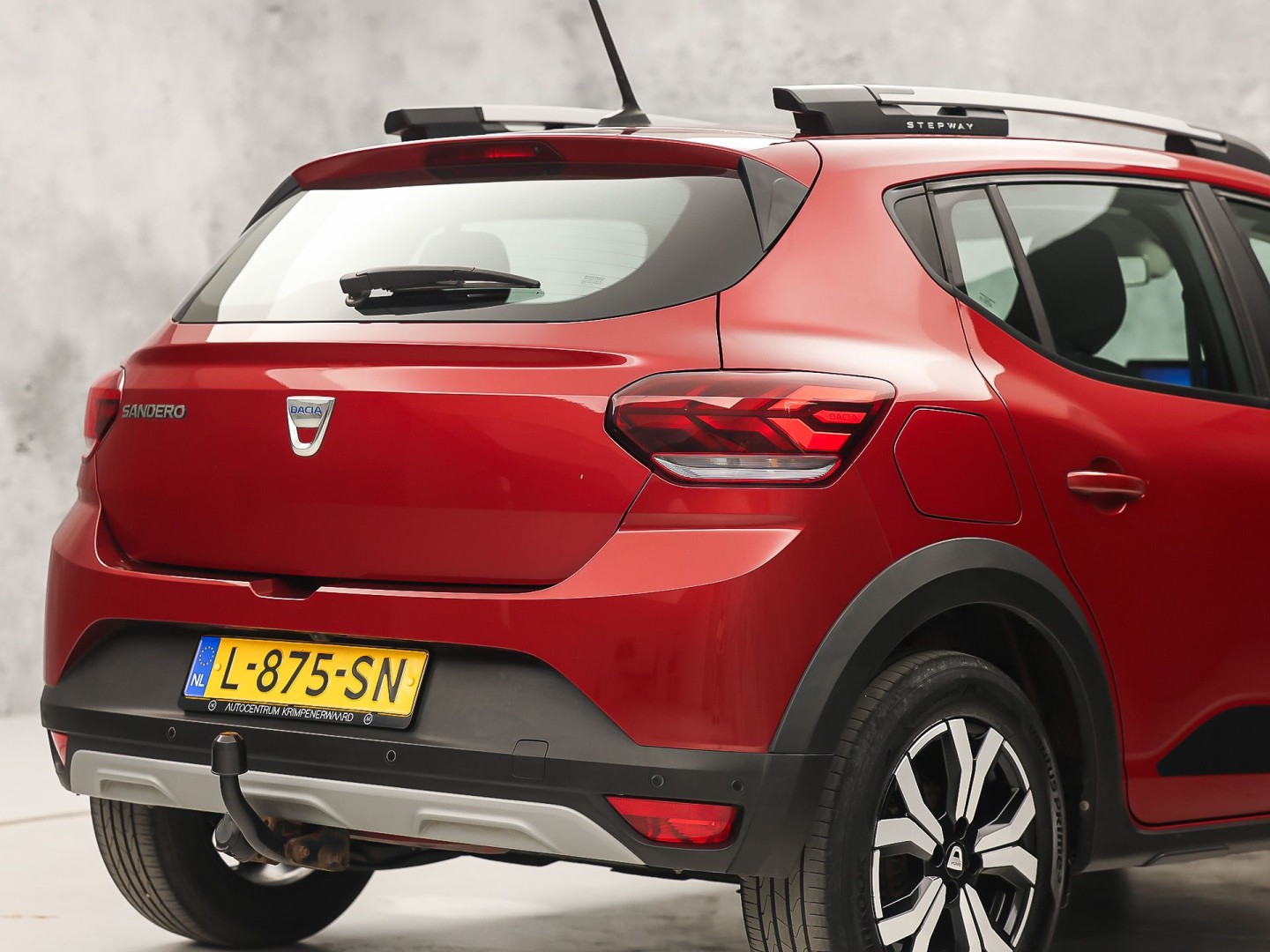 Dacia Sandero 1.0 TCe 100 Bi-Fuel Comfort (GROOT NAVI, CLIMATE, CAMERA, LM VELGEN, KEYLESS, SPORTSTOELEN, CRUISE, TREKHAAK, NIEUWSTAAT)