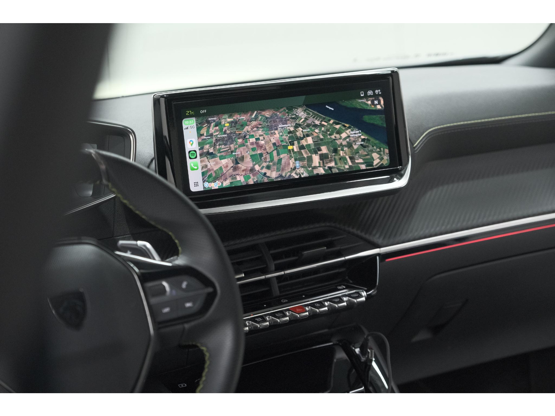 Peugeot 2008 PureTech 130 EAT8 GT | Camera | Apple Carplay | Parkeersensoren | 17 Inch Lichtmetalen Velgen