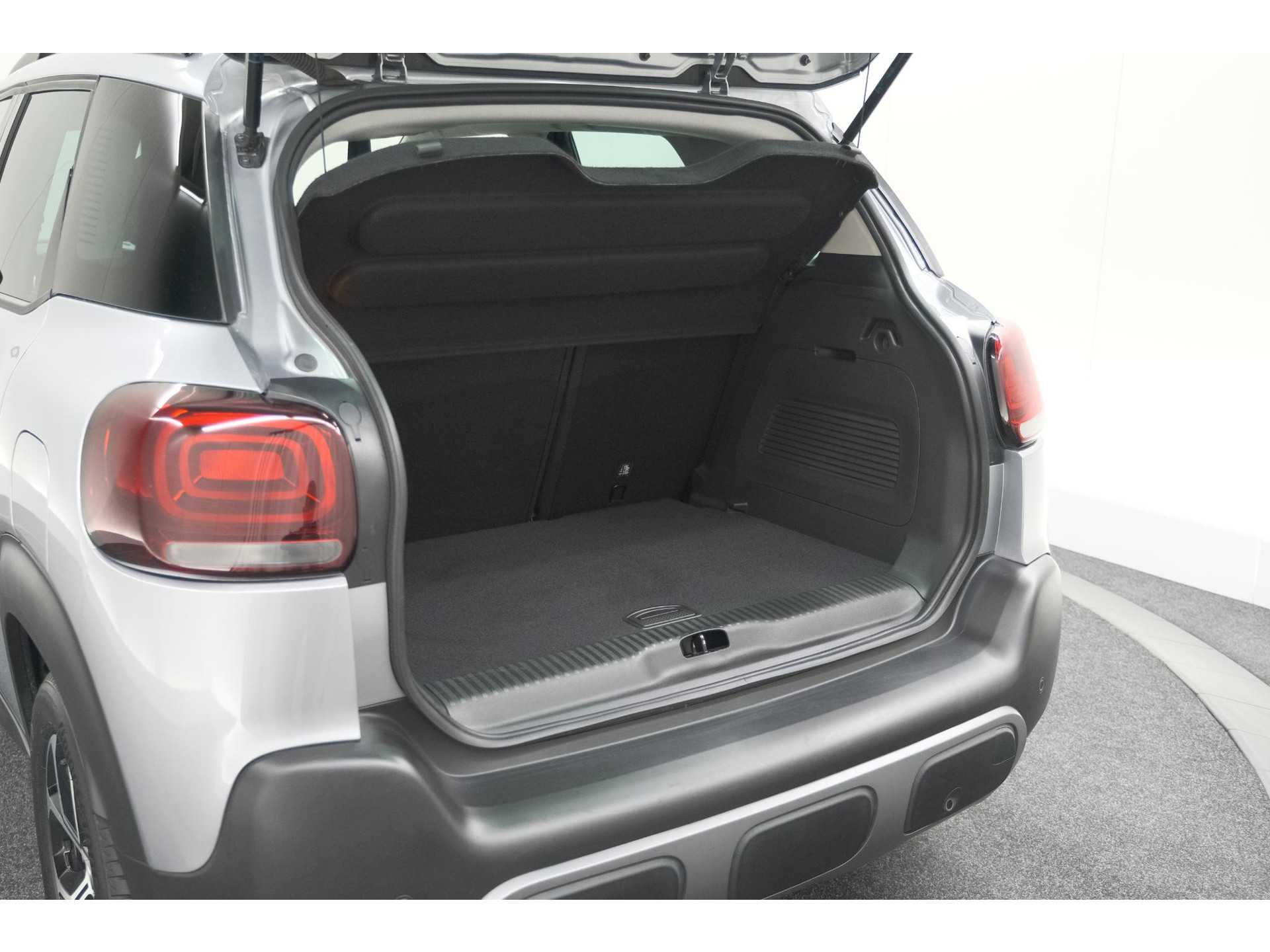 Citroen C3 Aircross PureTech 130 EAT6 Max | Parkeersensoren | Stoelverwarming | Apple Carplay | 16 Inch Lichtmetalen Velgen