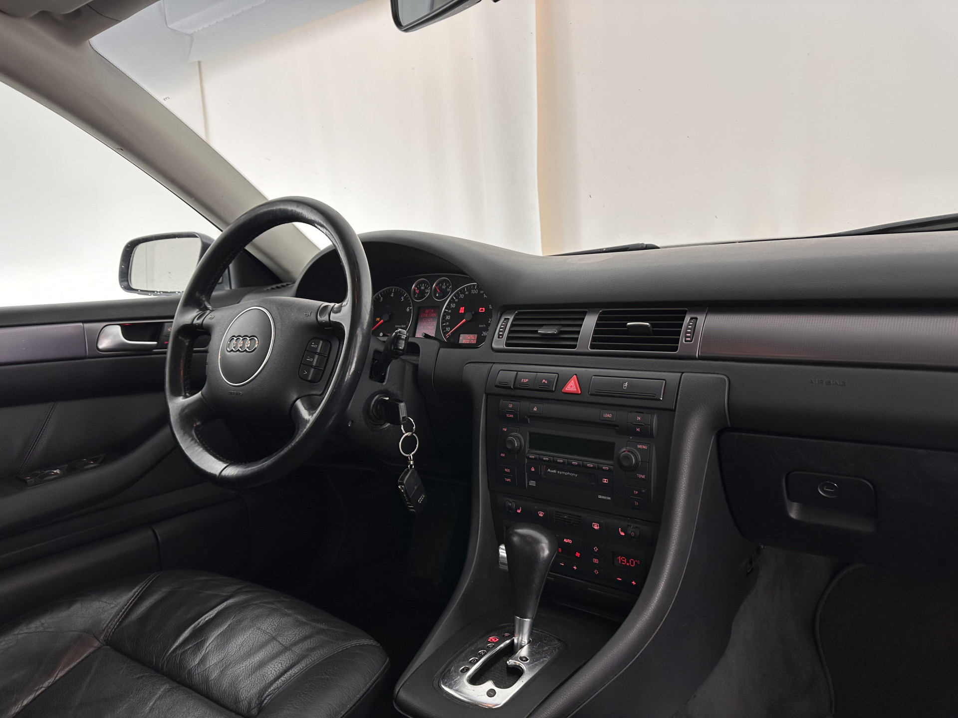 Audi A6 Limousine 2.4 MT  [ GEARBOX-PROBLEM ] Aut. *LUXURY-LEATHER | ECC | PDC | CRUISE | RADIO-CD | COMFORT-SEATS | 17"ALU*